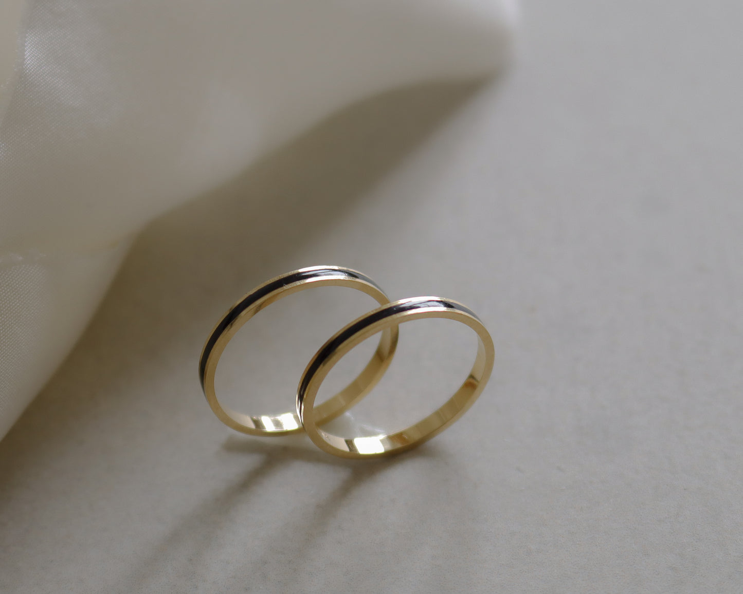 14ct gold black enamel band UK P1/2