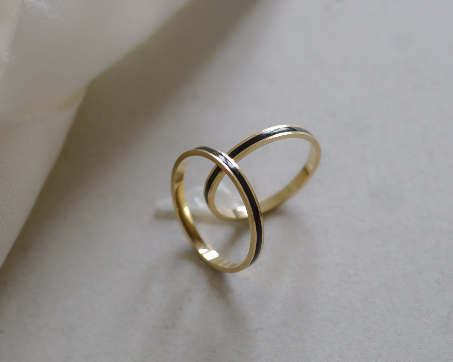 14ct gold black enamel band UK P1/2