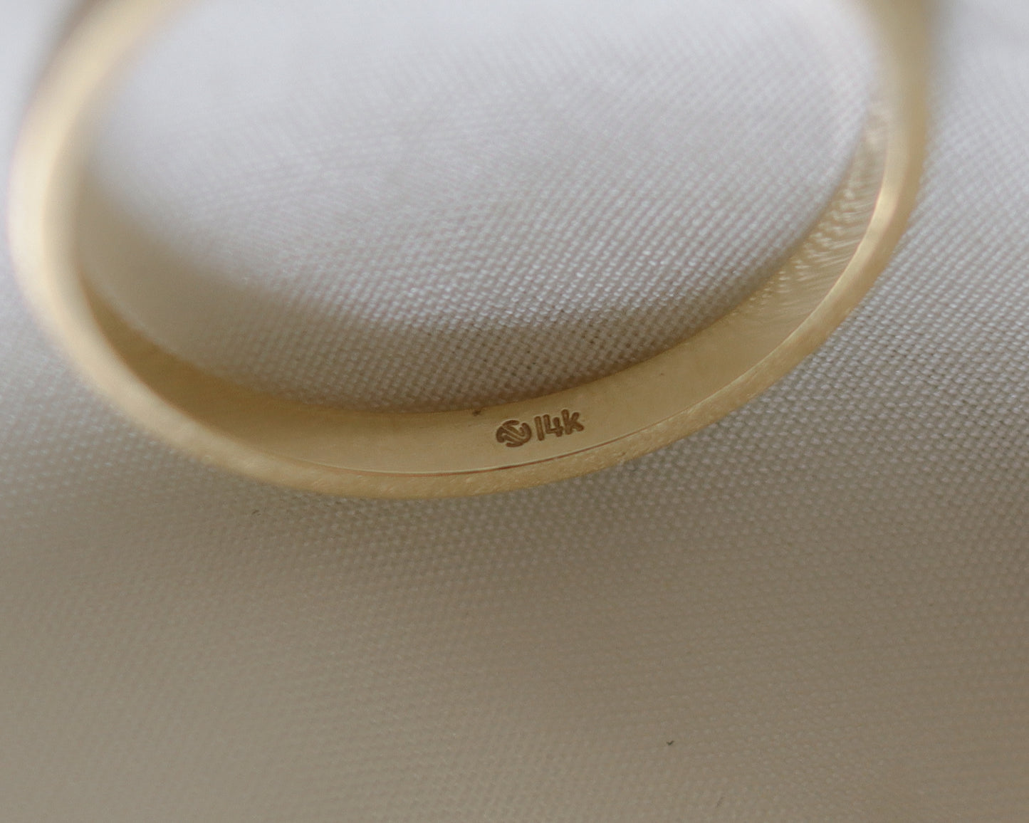 14ct gold black enamel band UK P1/2
