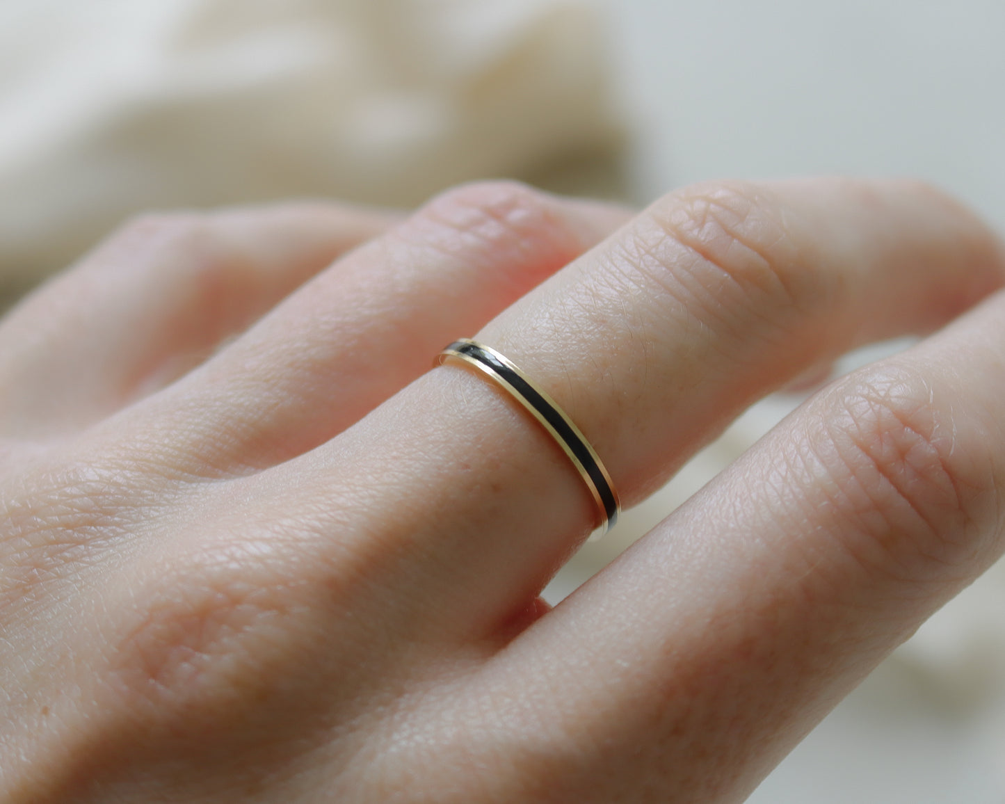 14ct gold black enamel band UK P1/2