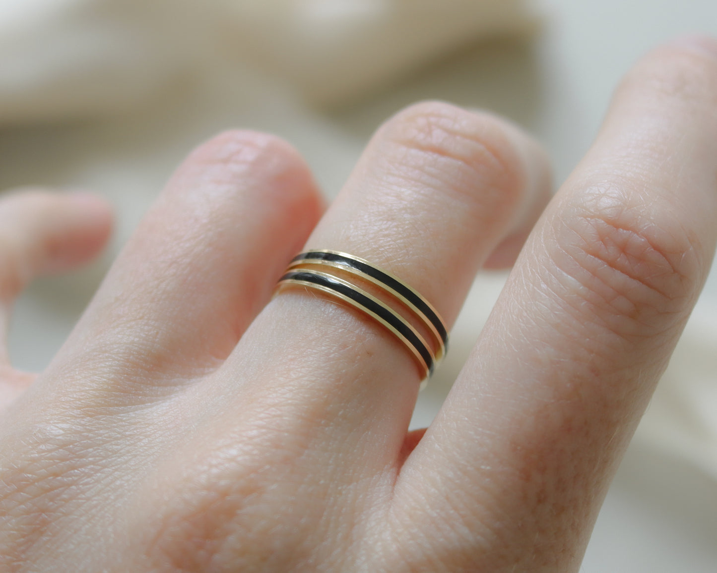 14ct gold black enamel band UK P1/2