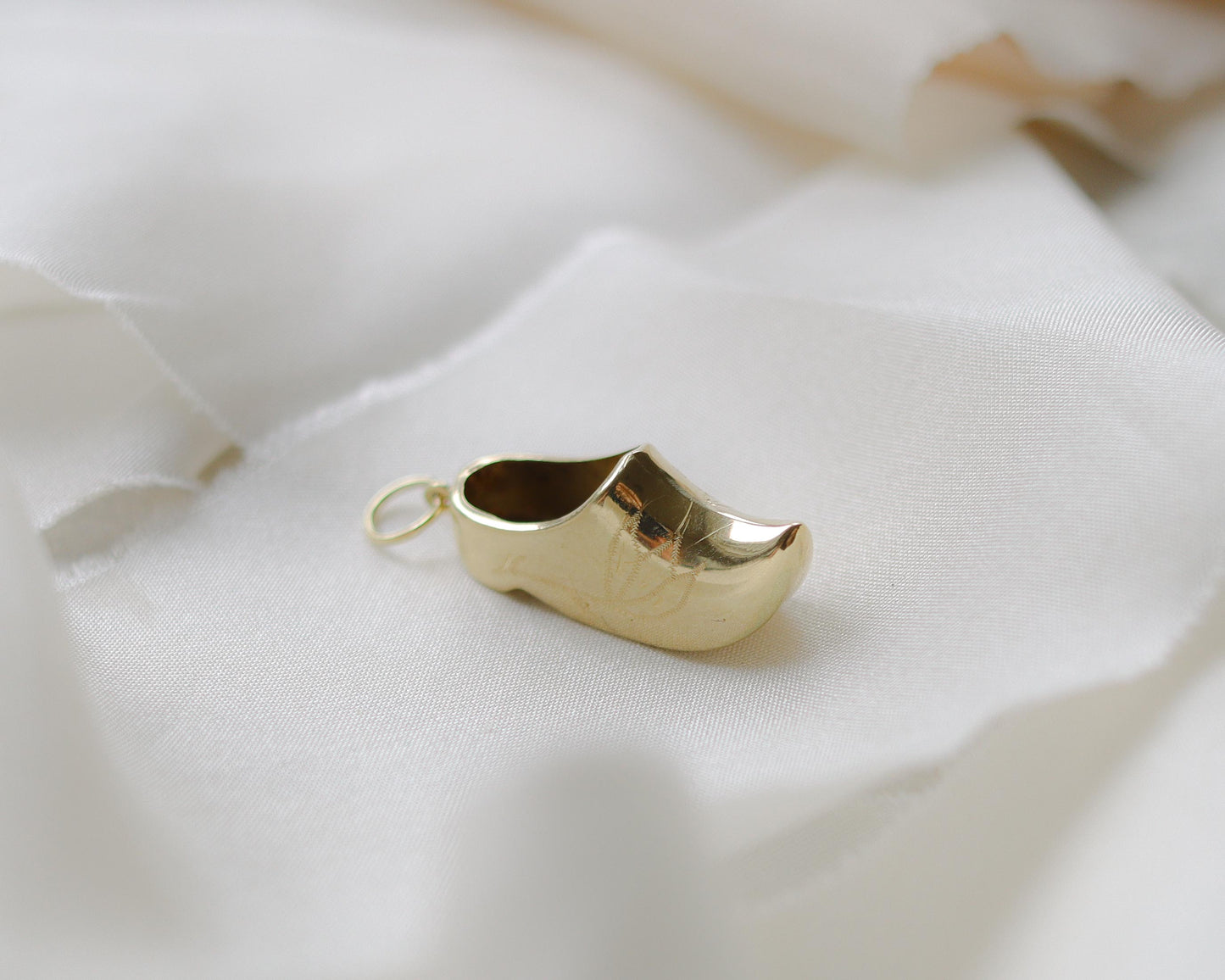 14ct gold Dutch Clog pendant charm