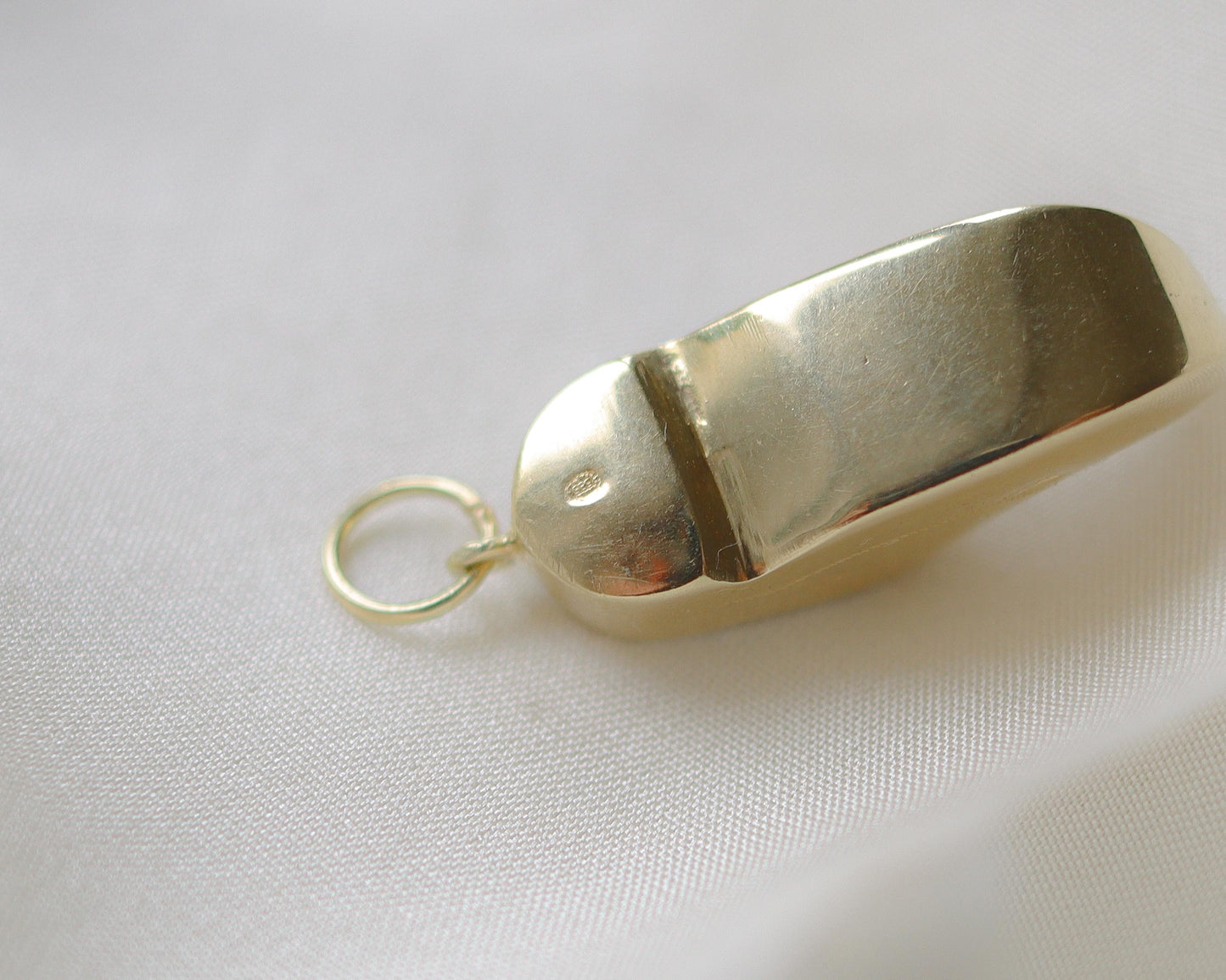 14ct gold Dutch Clog pendant charm