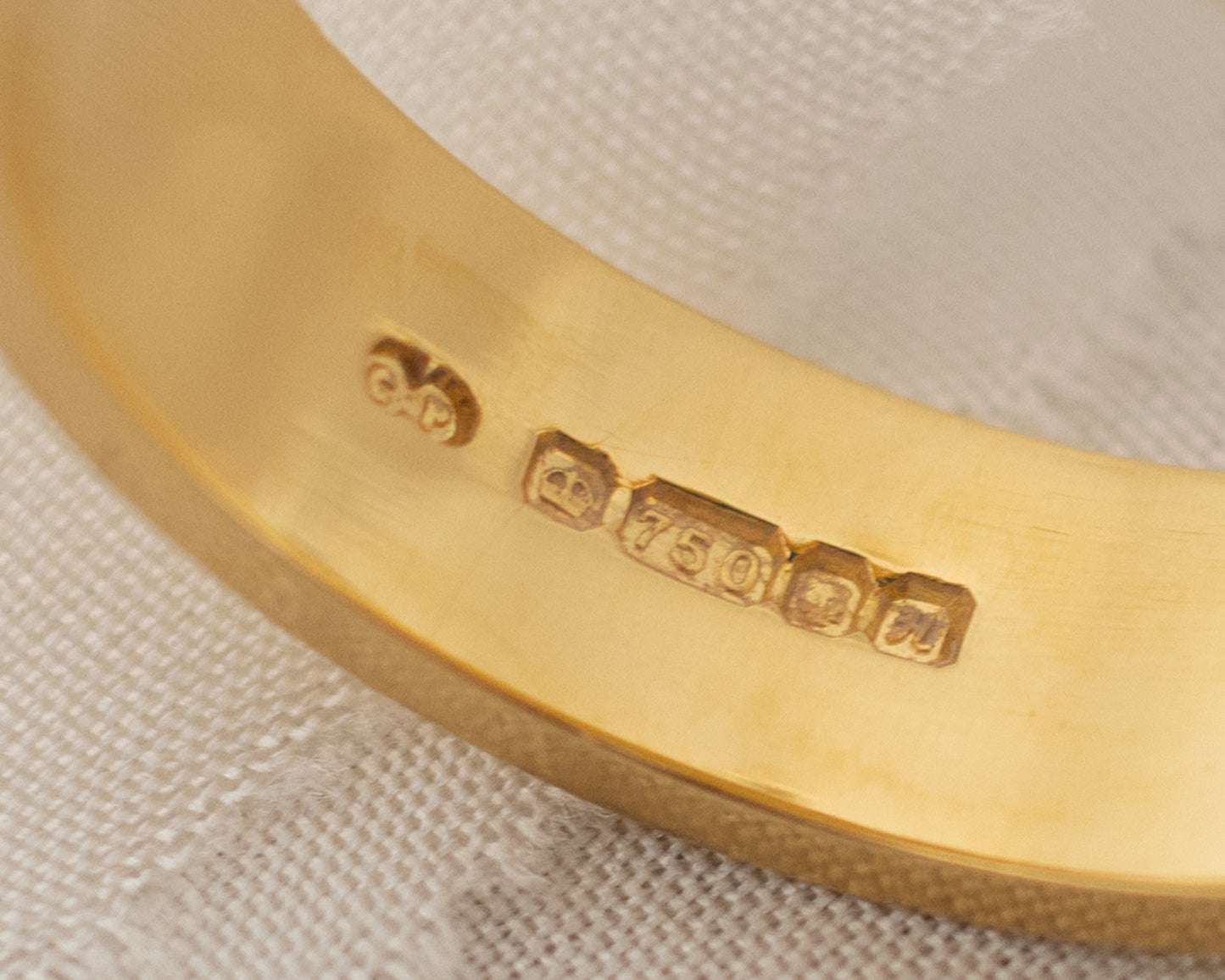 Vintage 18ct Gold Engraved Leaf Band Ring | London 1982 | UK O