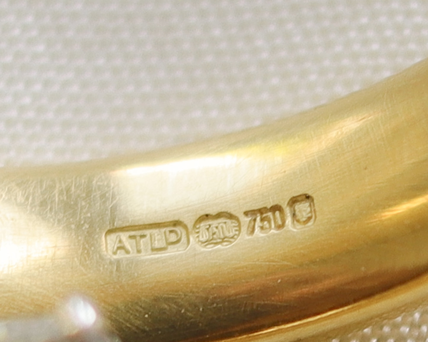 Chunky 18ct gold baguette diamond band UK L 1/2