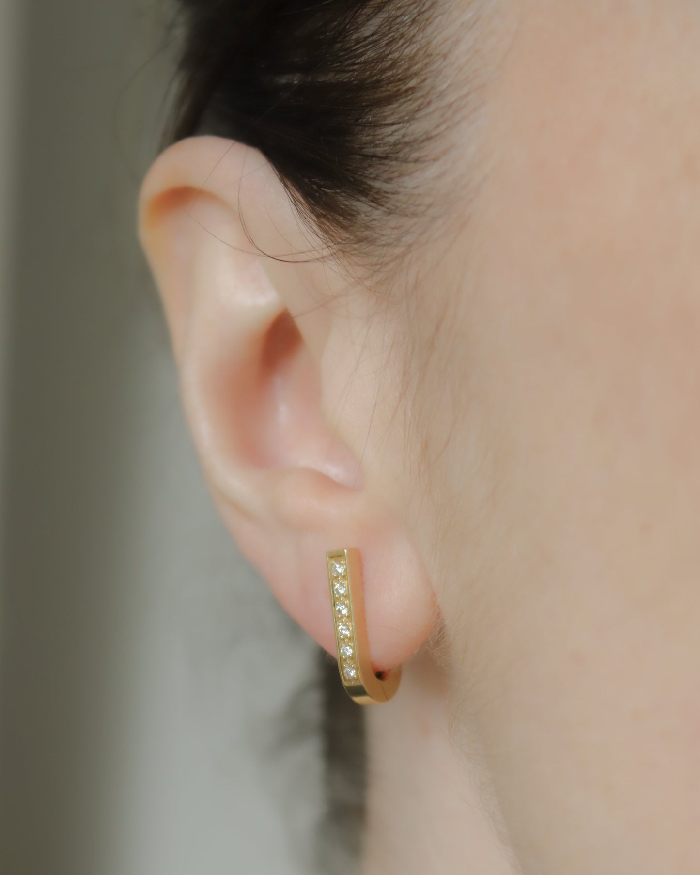 Elegant Vintage 18ct Gold Diamond U-Shaped Huggie Earrings
