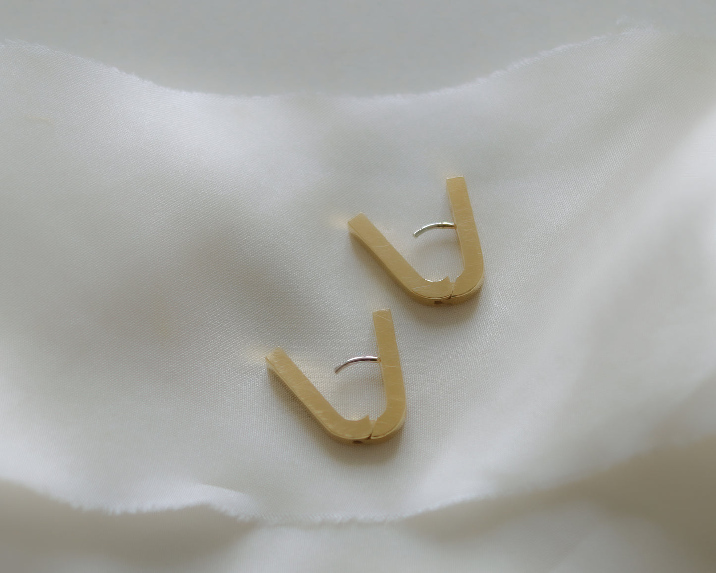 Elegant Vintage 18ct Gold Diamond U-Shaped Huggie Earrings