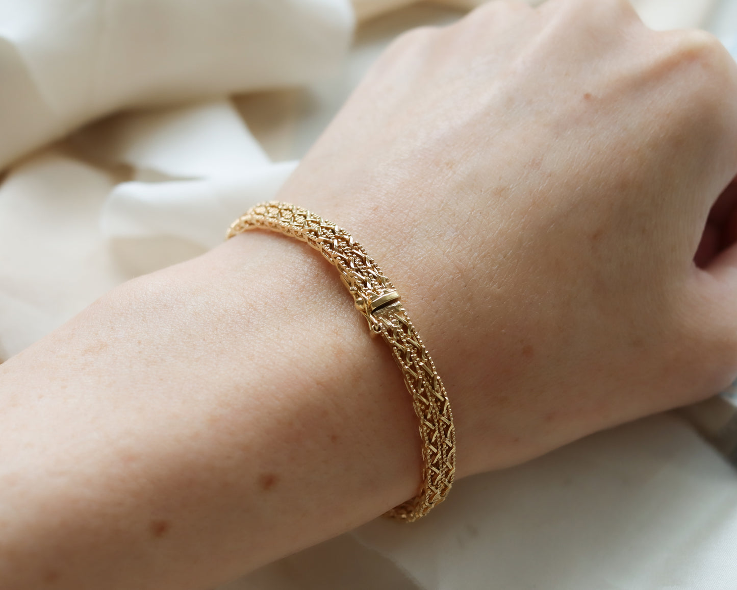 18ct gold double fancy link chain bracelet
