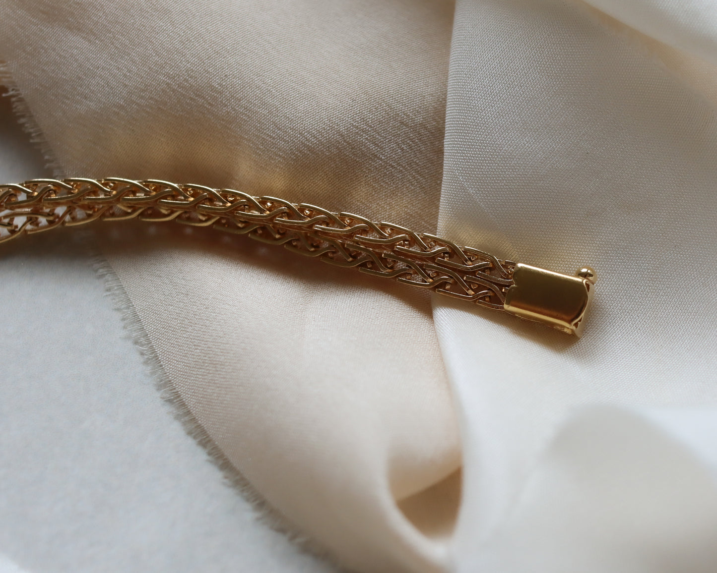 18ct gold double fancy link chain bracelet