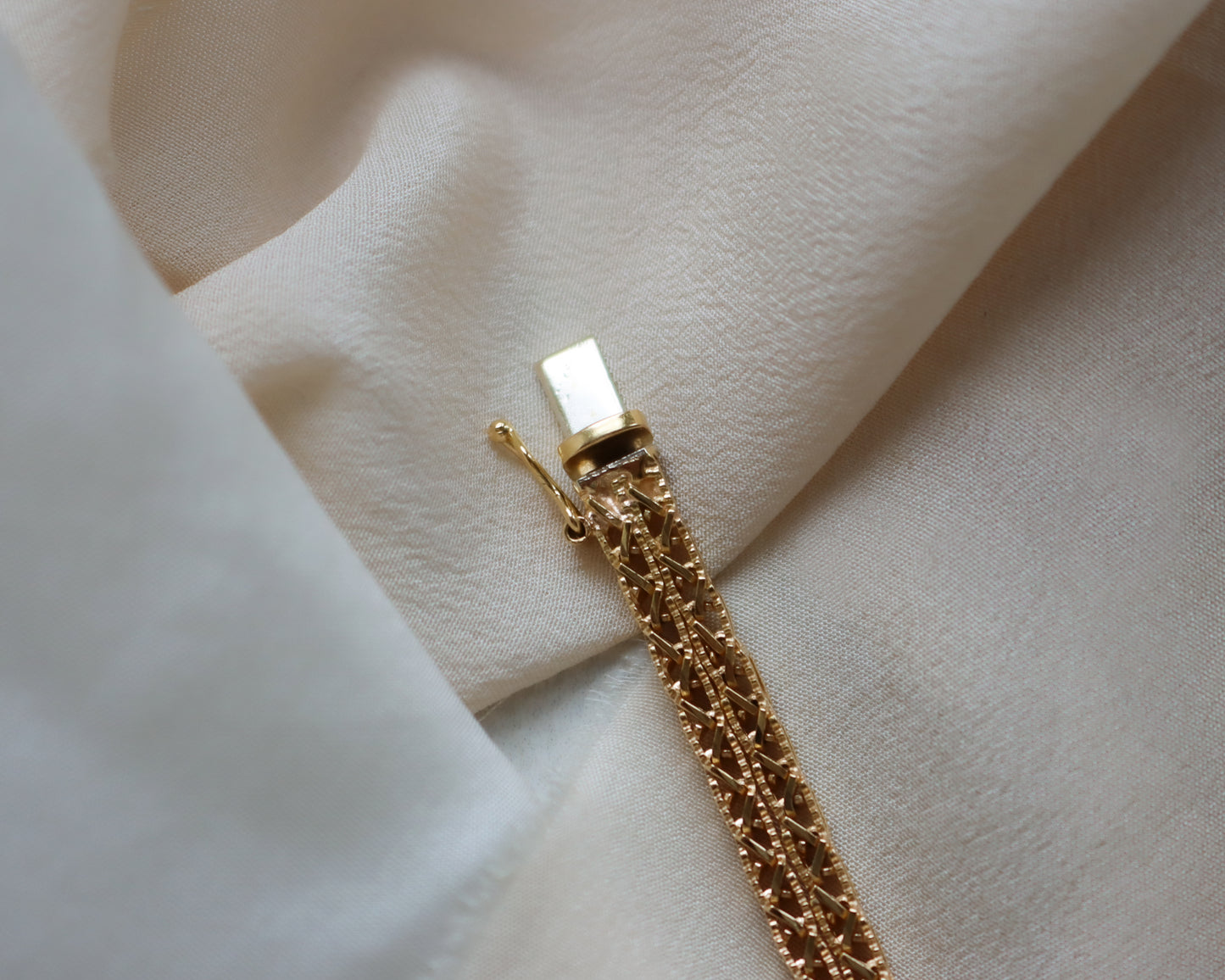 18ct gold double fancy link chain bracelet