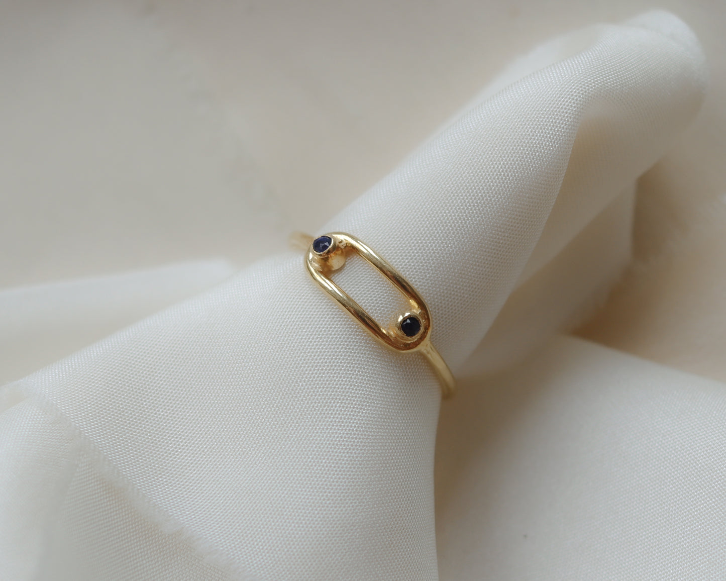 modernist 18ct gold double sapphire ring UK L 1/2