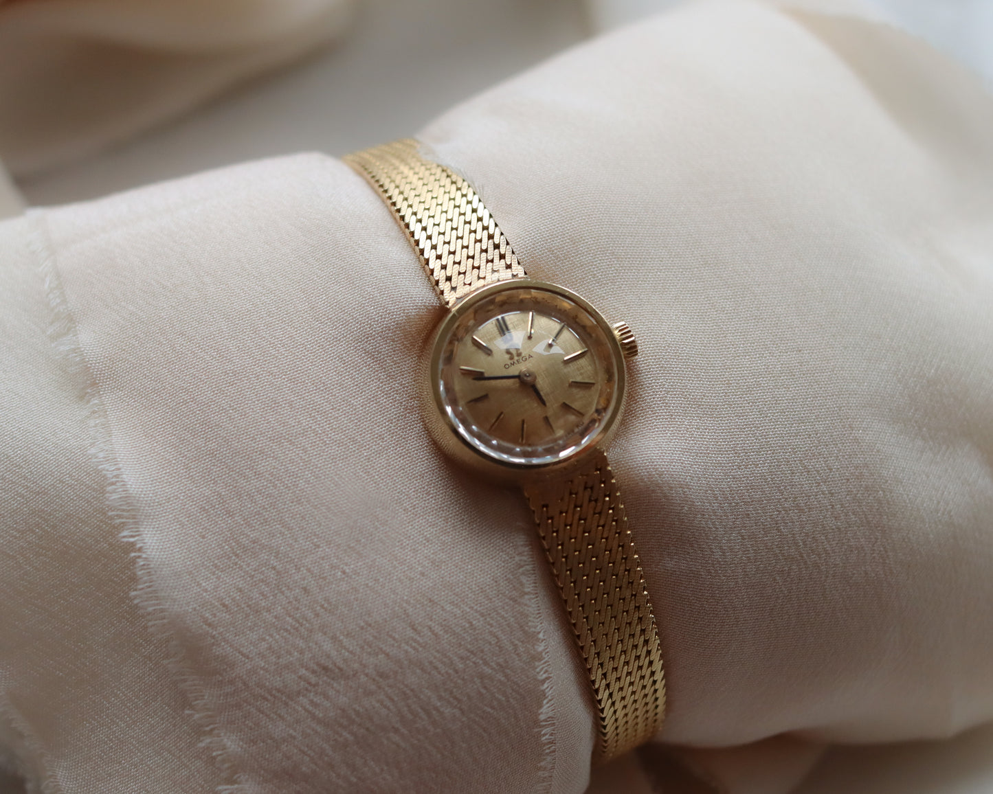 Stunning 1970's 18ct gold Omega watch with flat link bracelet
