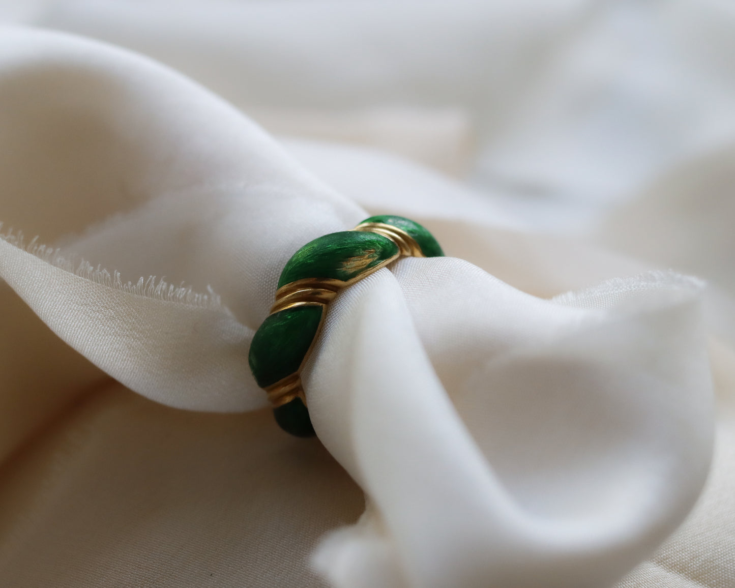 unique 18ct gold and green enamel twist ring UK O
