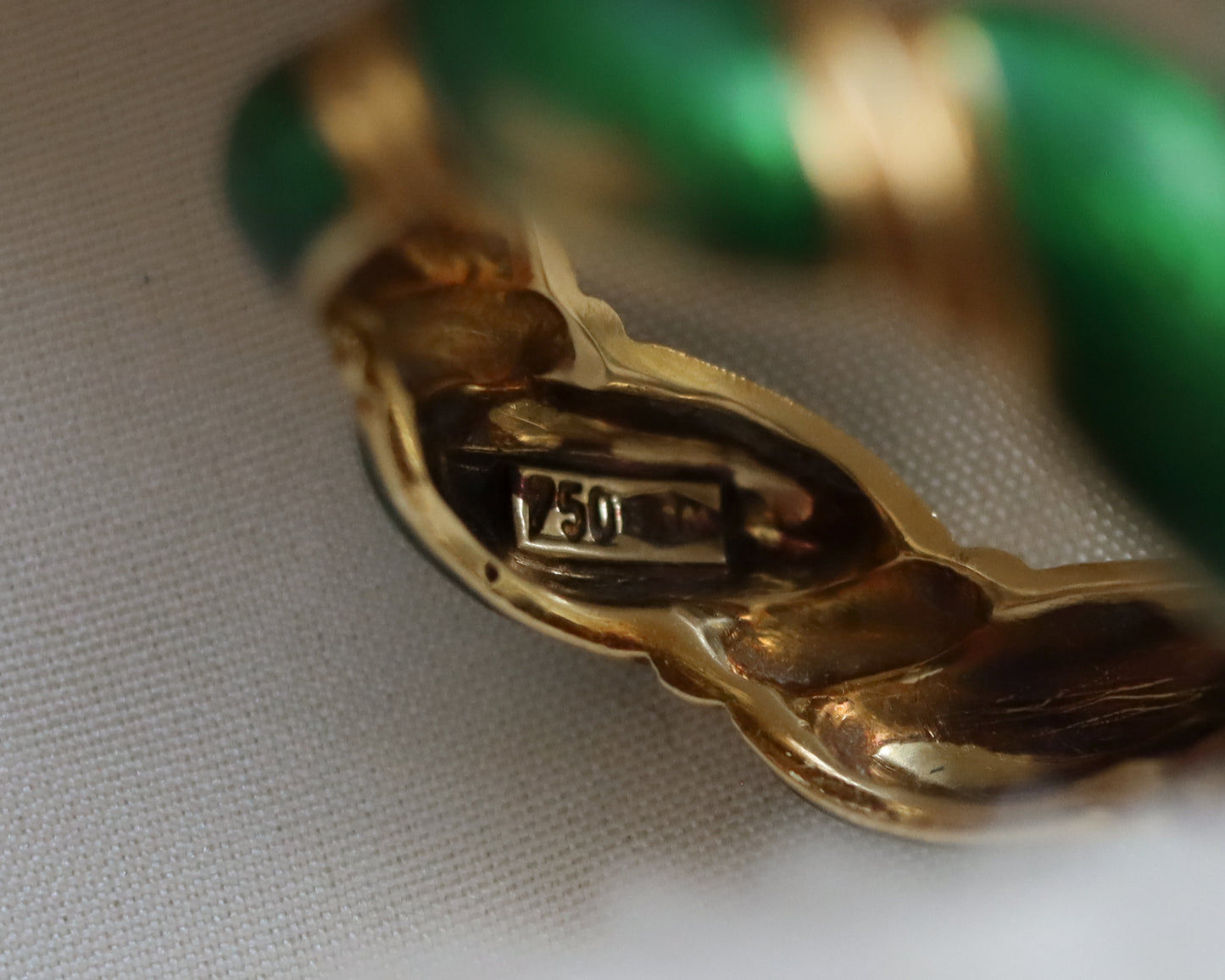 unique 18ct gold and green enamel twist ring UK O