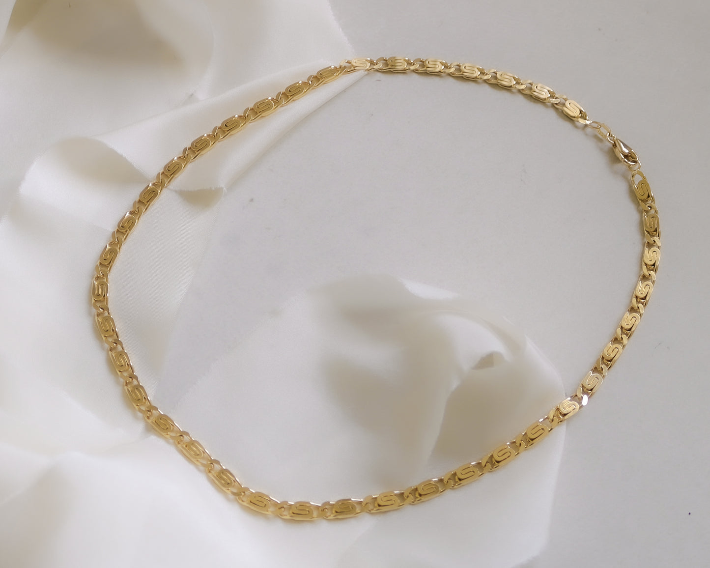 18ct yellow gold scroll link necklace