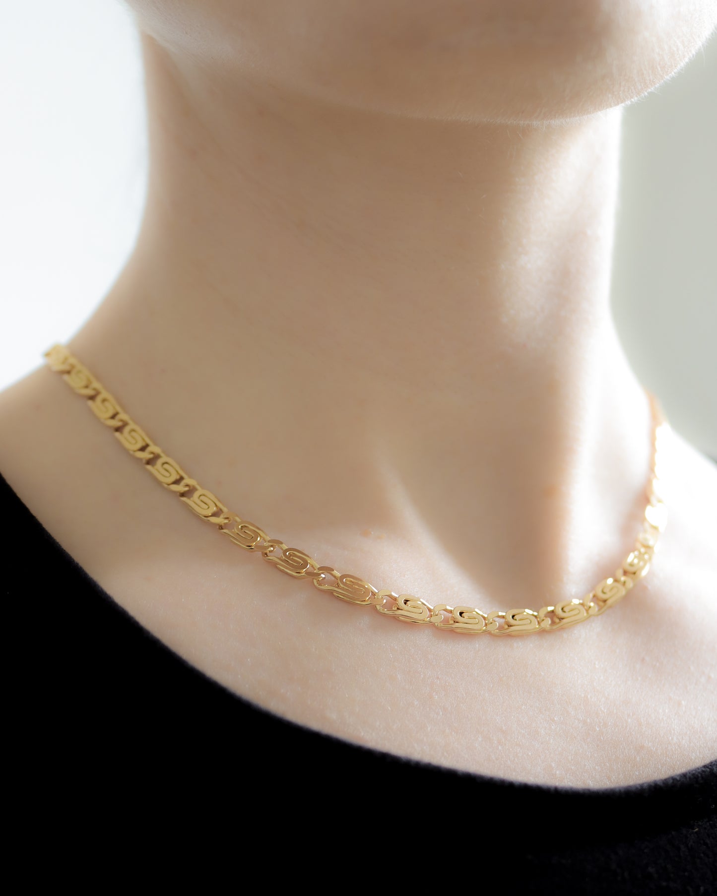 18ct yellow gold scroll link necklace