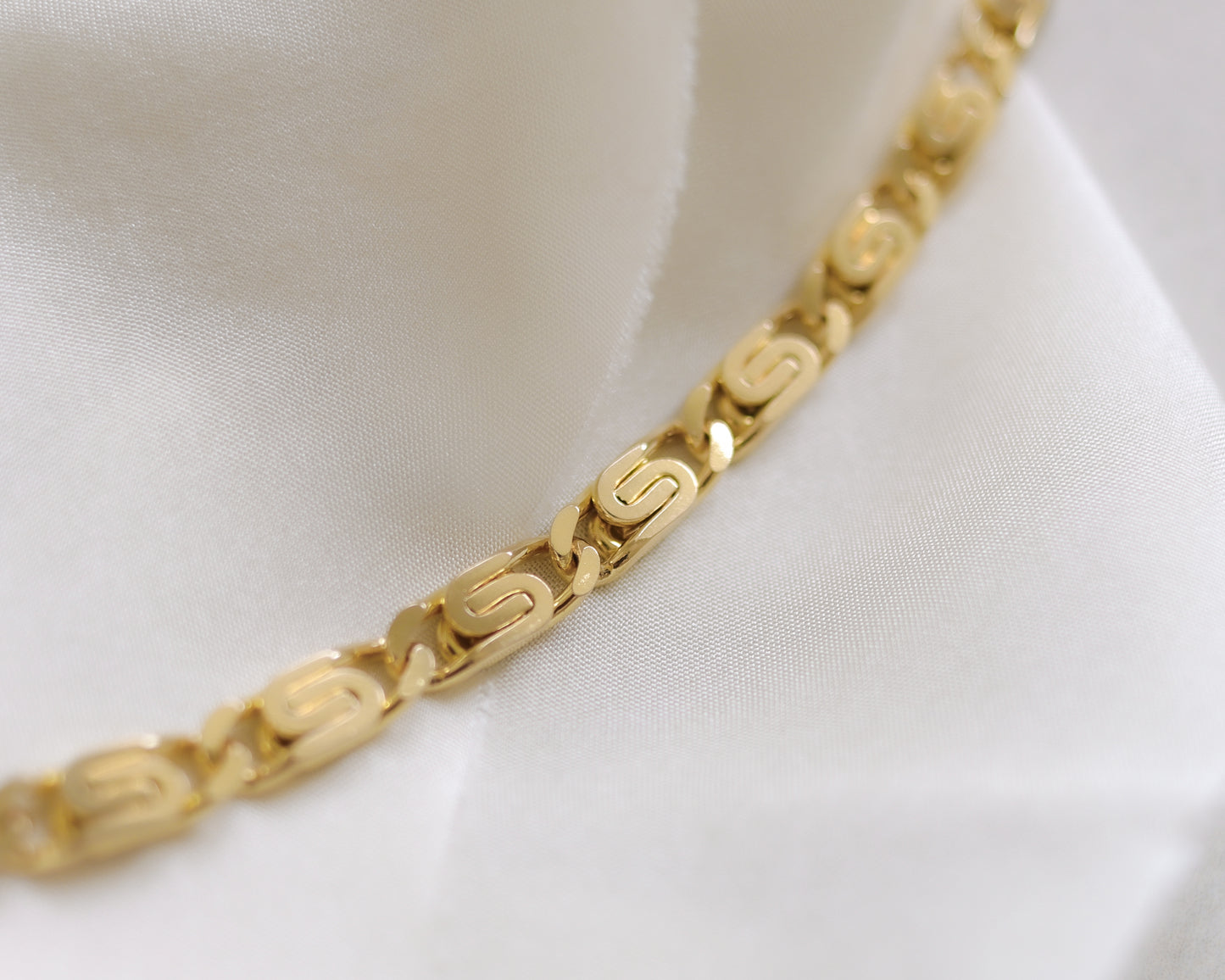 18ct yellow gold scroll link necklace