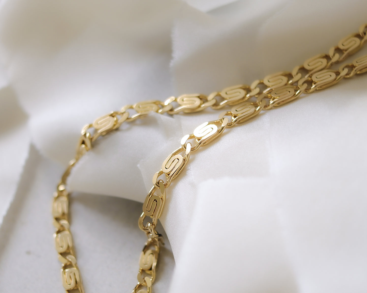 18ct yellow gold scroll link necklace