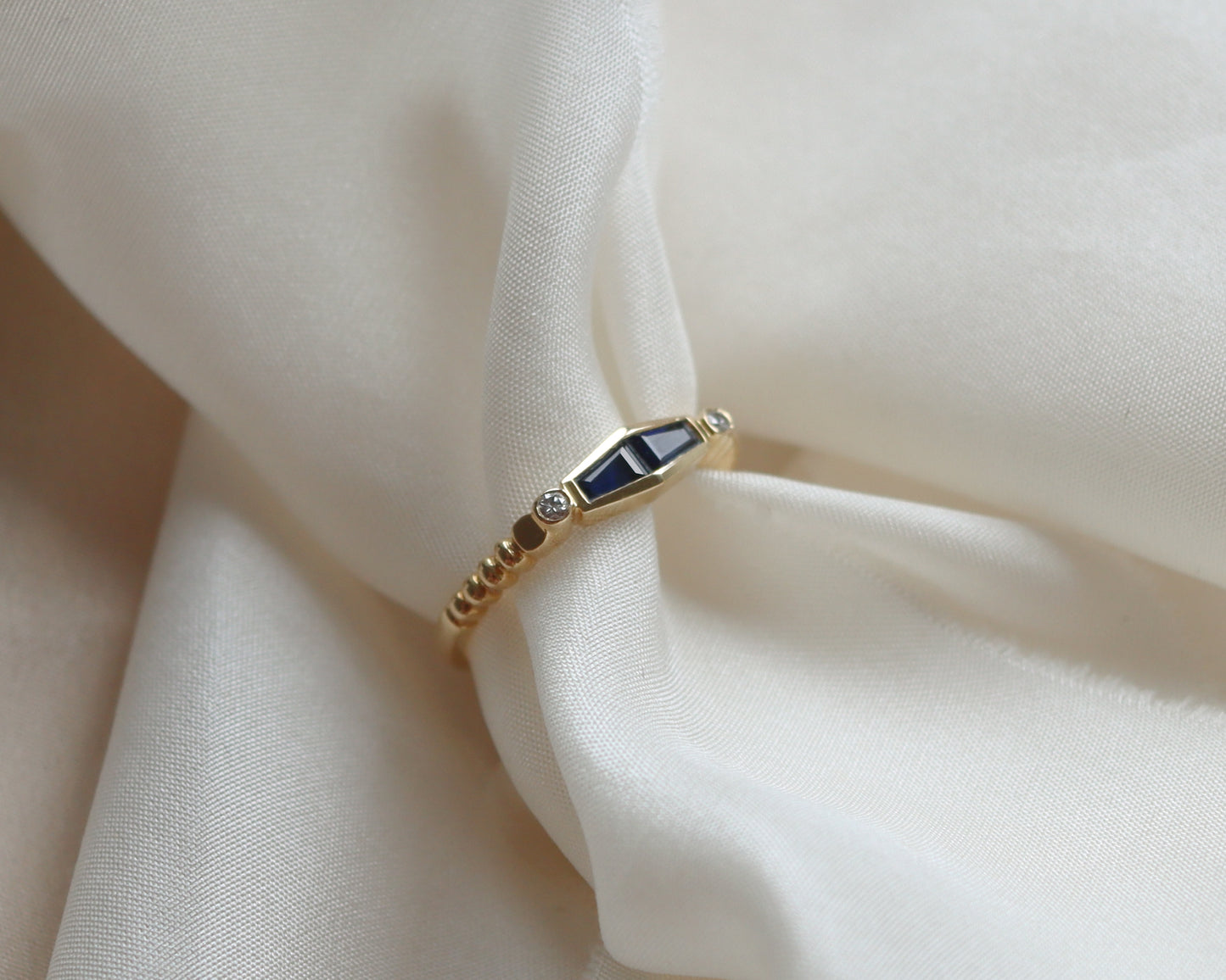 Statement 18ct gold trapeze sapphire and diamond ring UK K