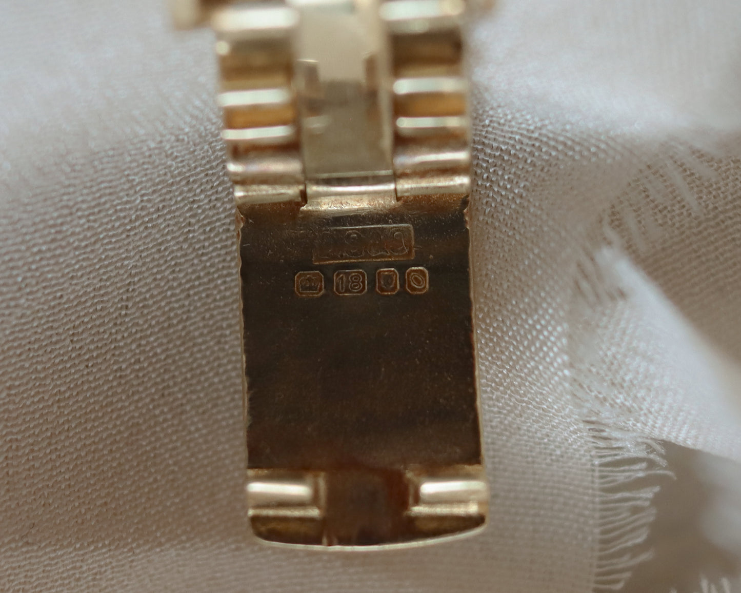Pristine 18ct gold vintage Rolex precision watch from 1969