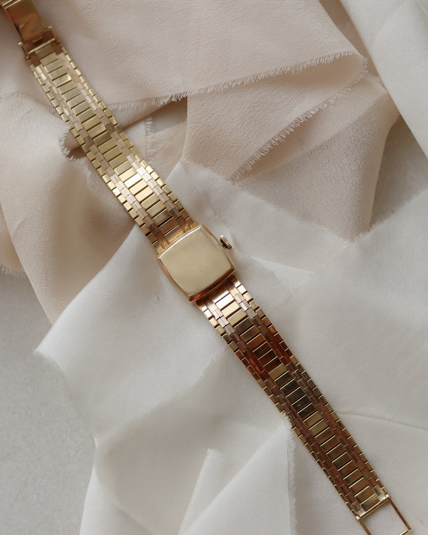 Pristine 18ct gold vintage Rolex precision watch from 1969