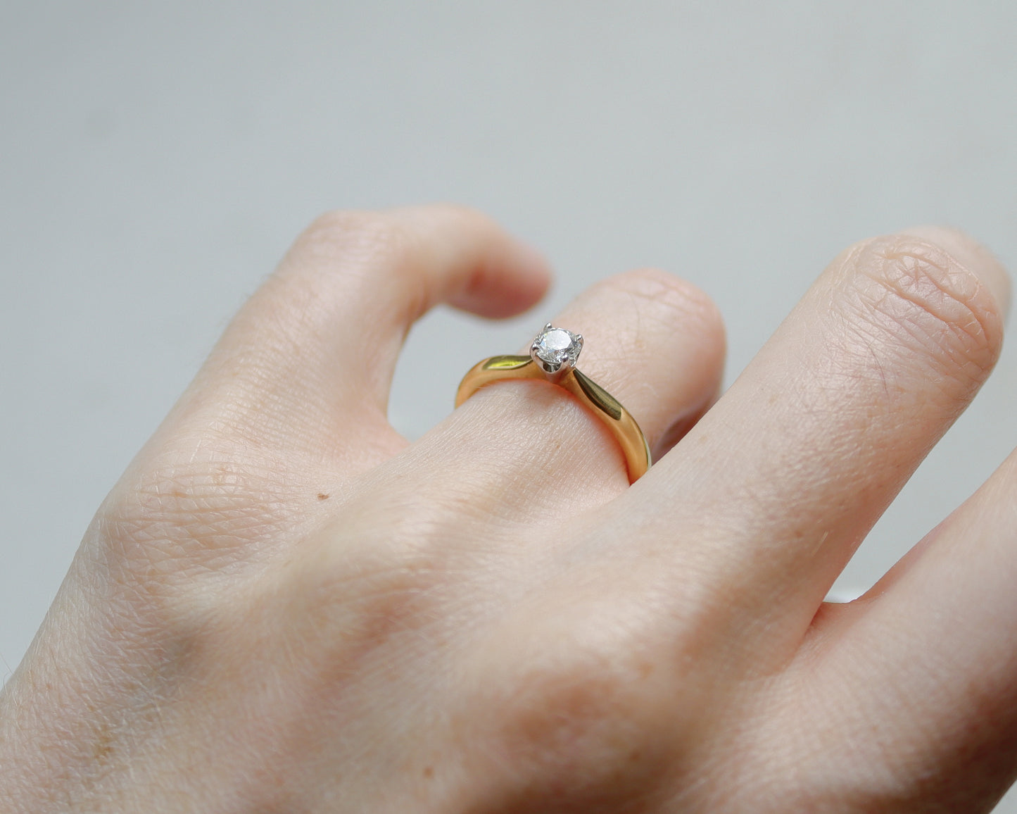 18ct gold Brilliant cut doughnut solitaire ring UK M 1/2