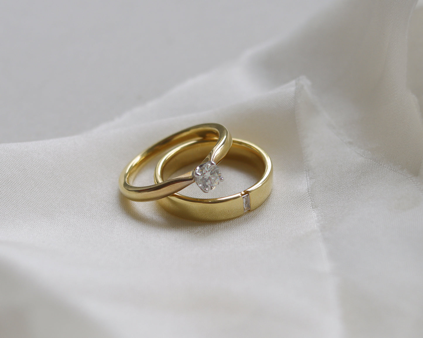 18ct gold Brilliant cut doughnut solitaire ring UK M 1/2