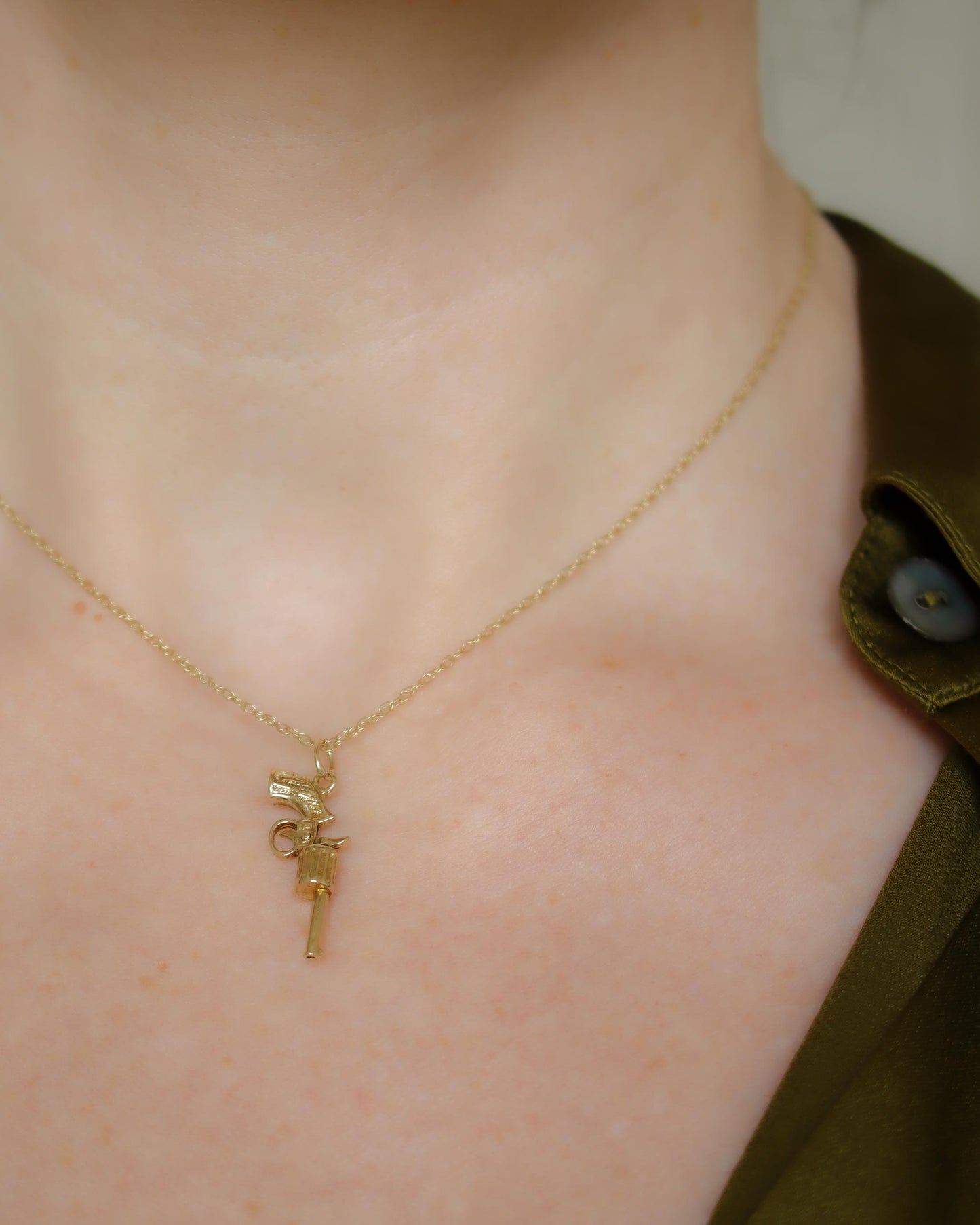 Wild West 9ct gold pistol pendant charm