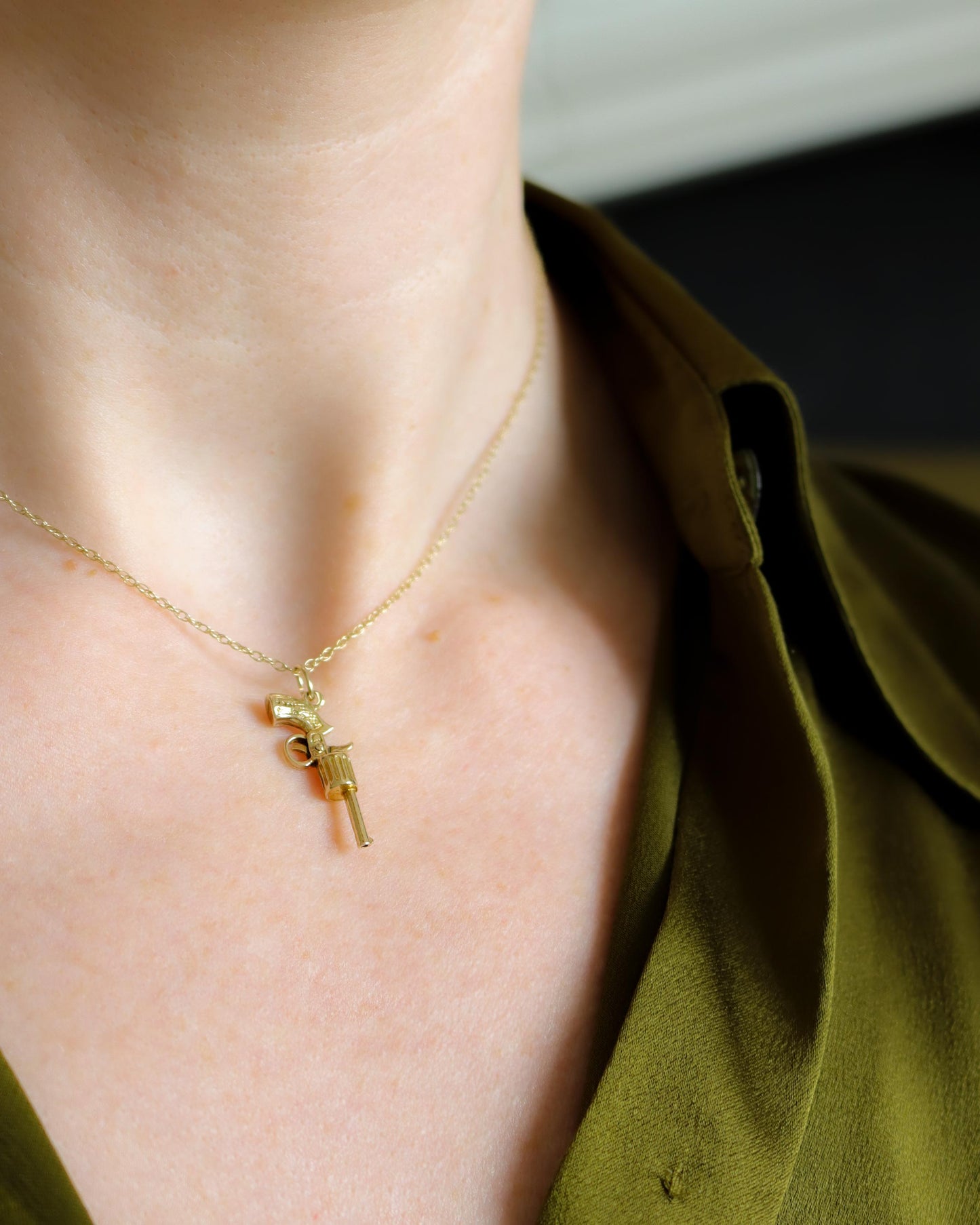 Wild West 9ct gold pistol pendant charm