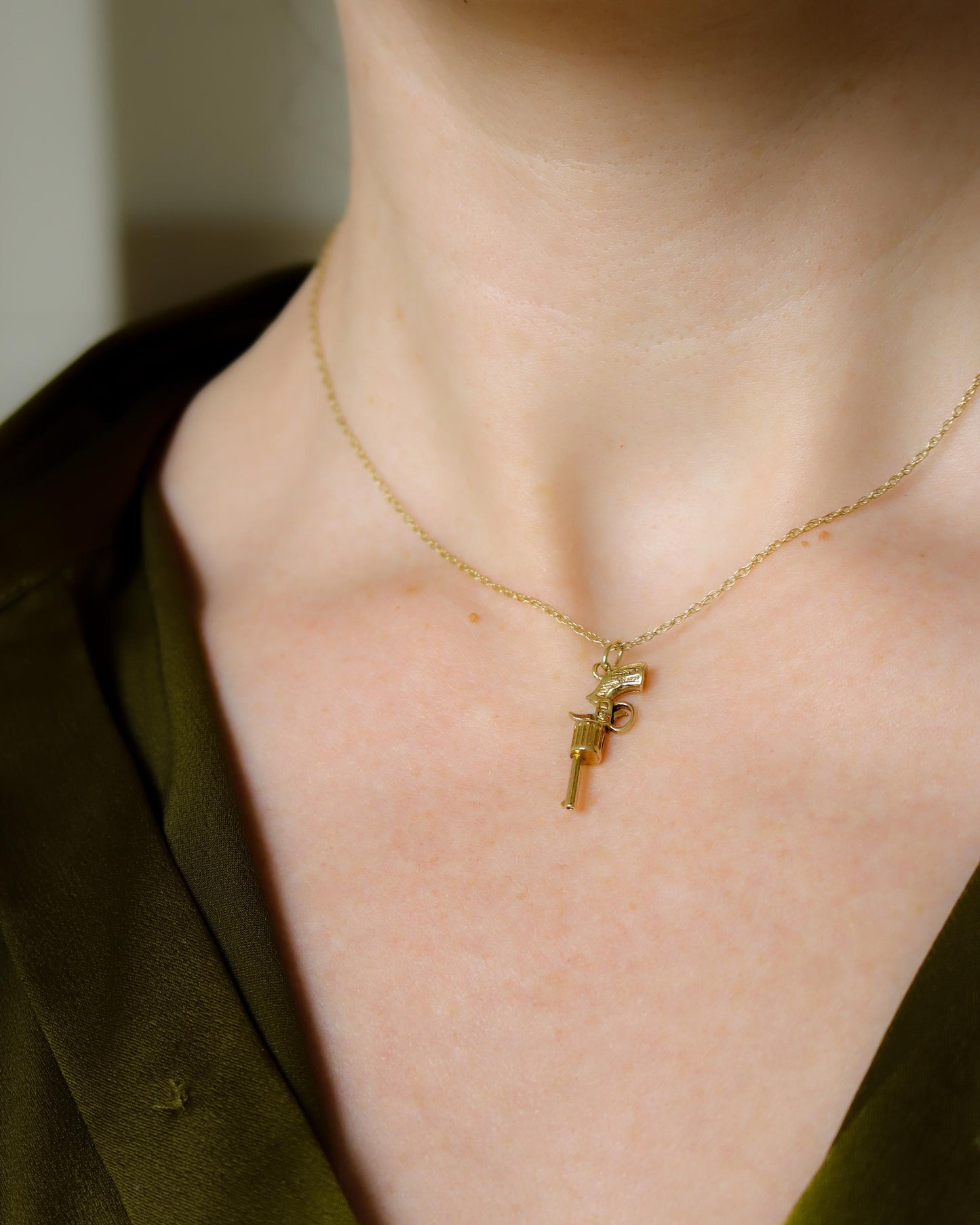 Wild West 9ct gold pistol pendant charm