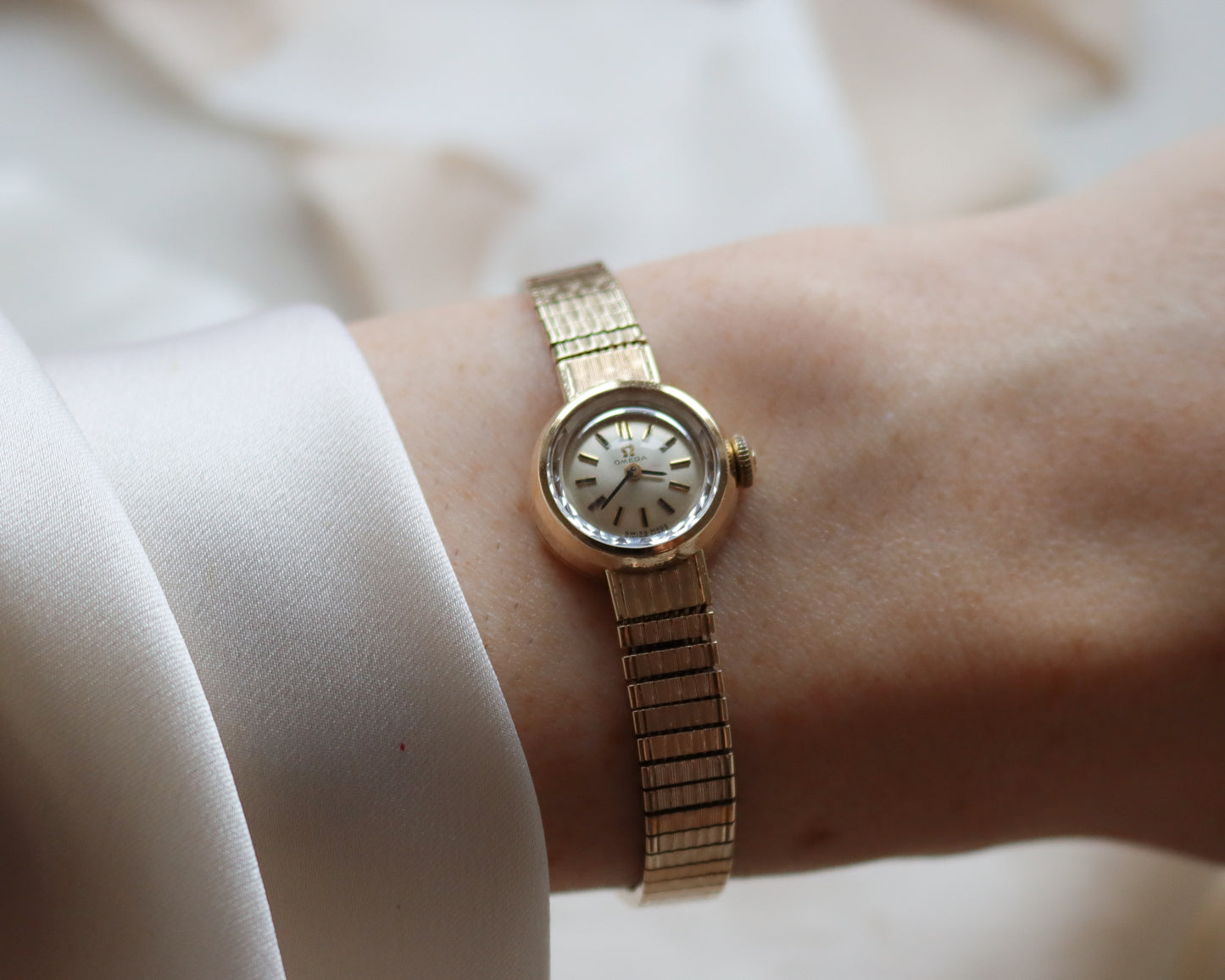 Stunning 9ct gold Omega watch with fancy link bracelet from 1961