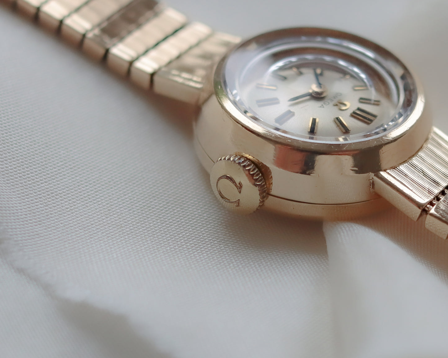 Stunning 9ct gold Omega watch with fancy link bracelet from 1961