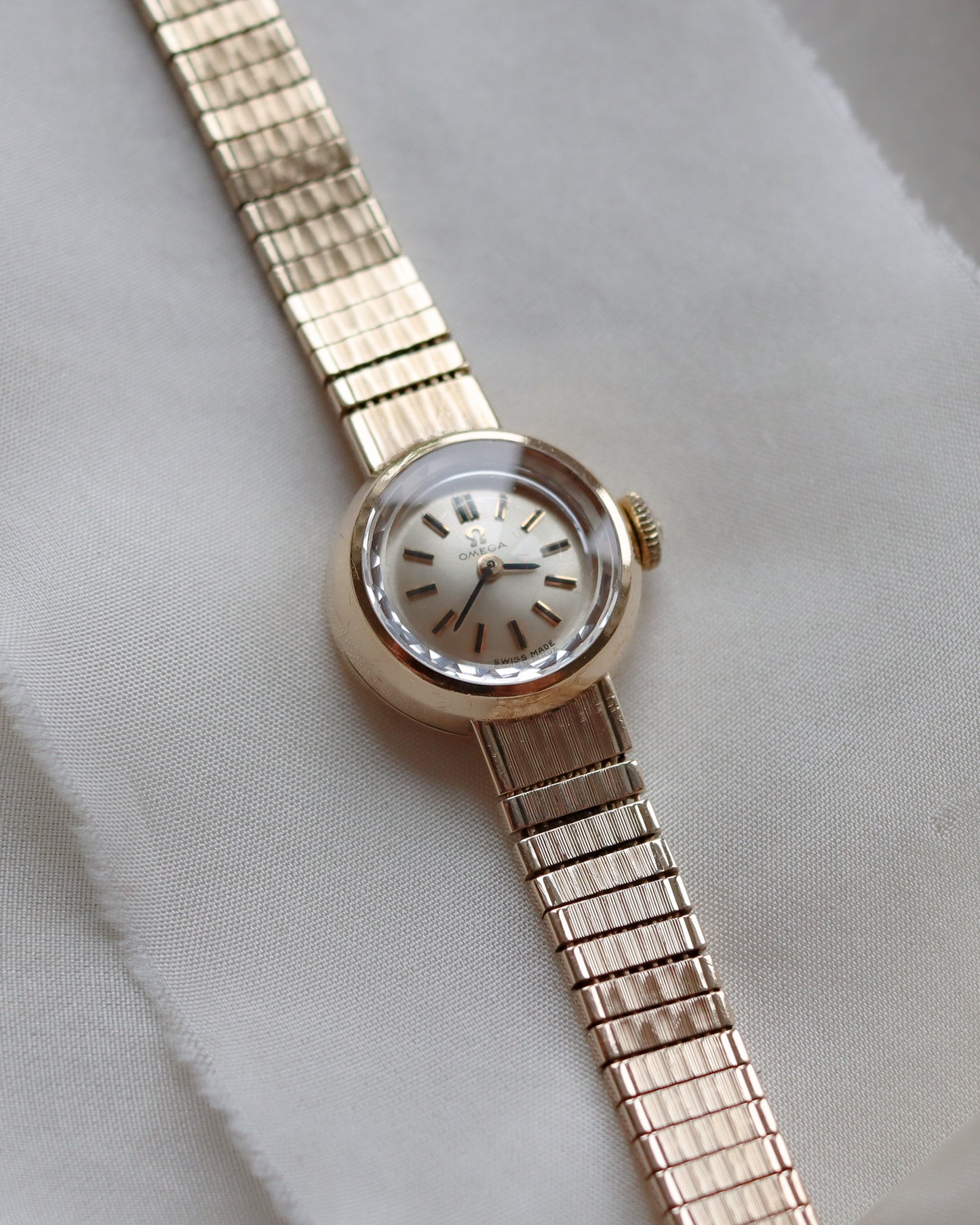 Stunning 9ct gold Omega watch with fancy link bracelet from 1961