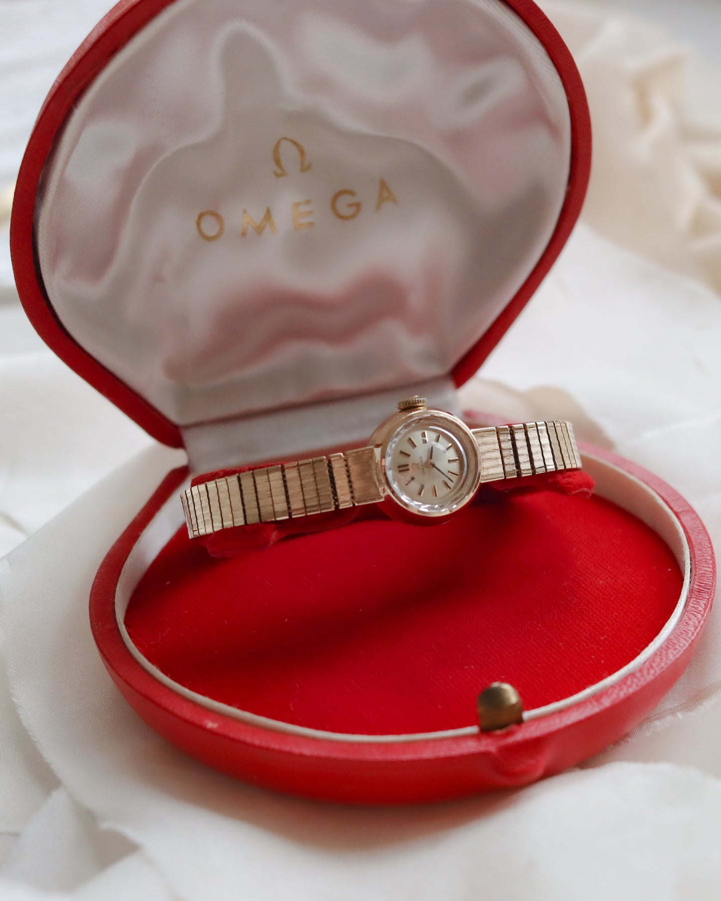 Stunning 9ct gold Omega watch with fancy link bracelet from 1961