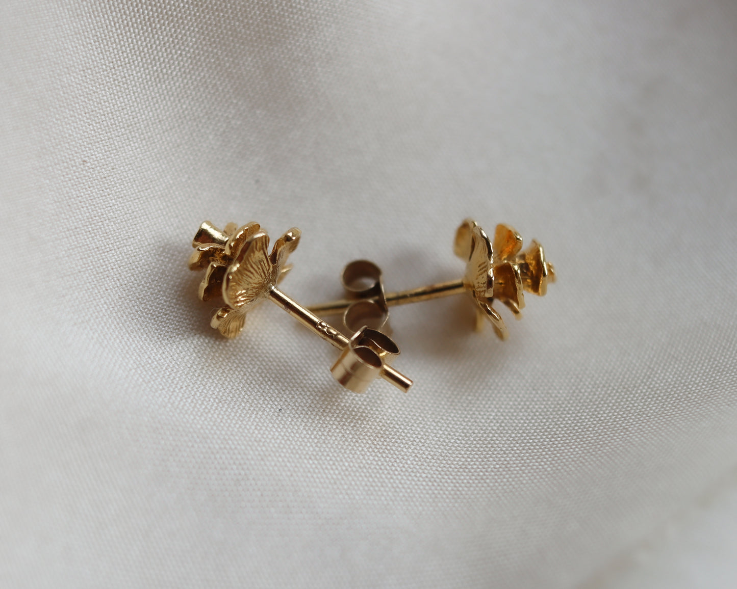 9ct Gold flower bud stud earrings