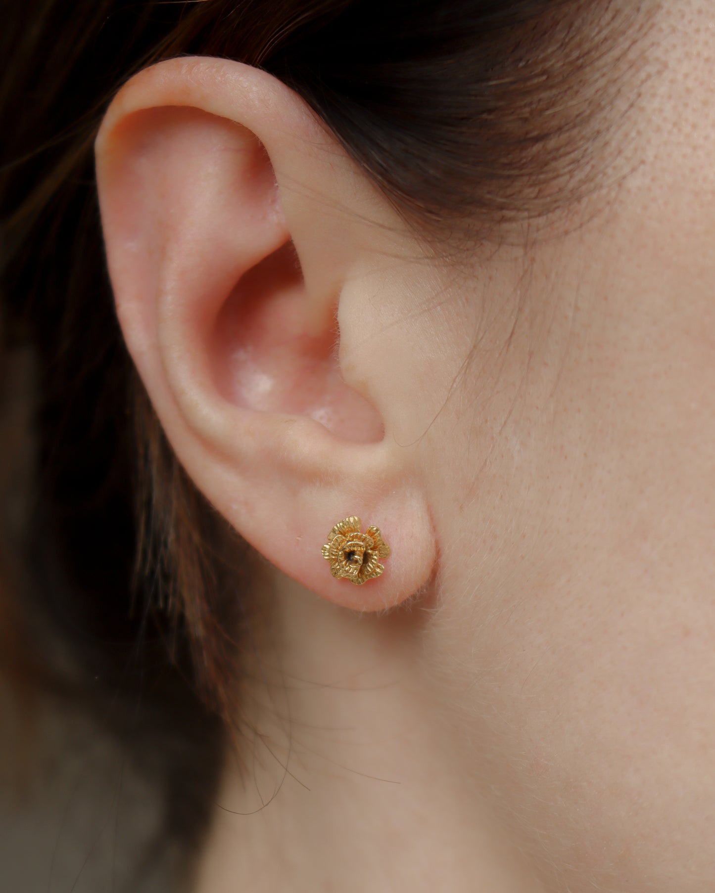 9ct Gold flower bud stud earrings