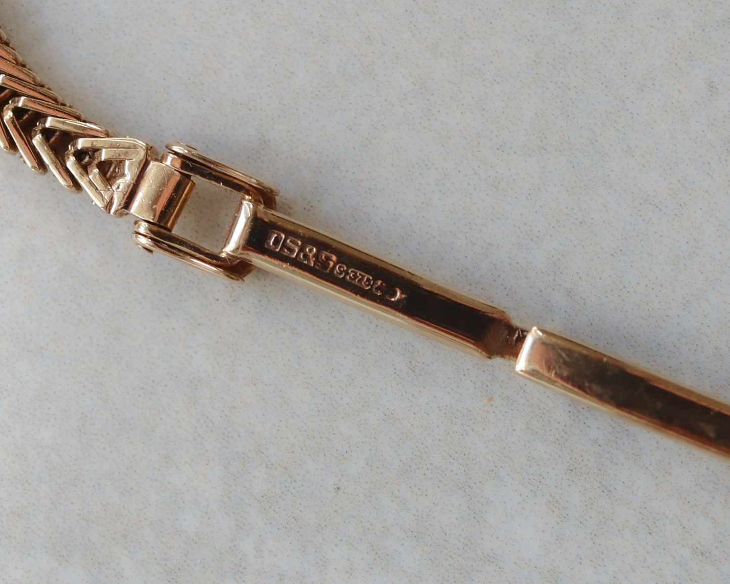 Ladies Rolex precision 9ct gold herringbone watch from 1963