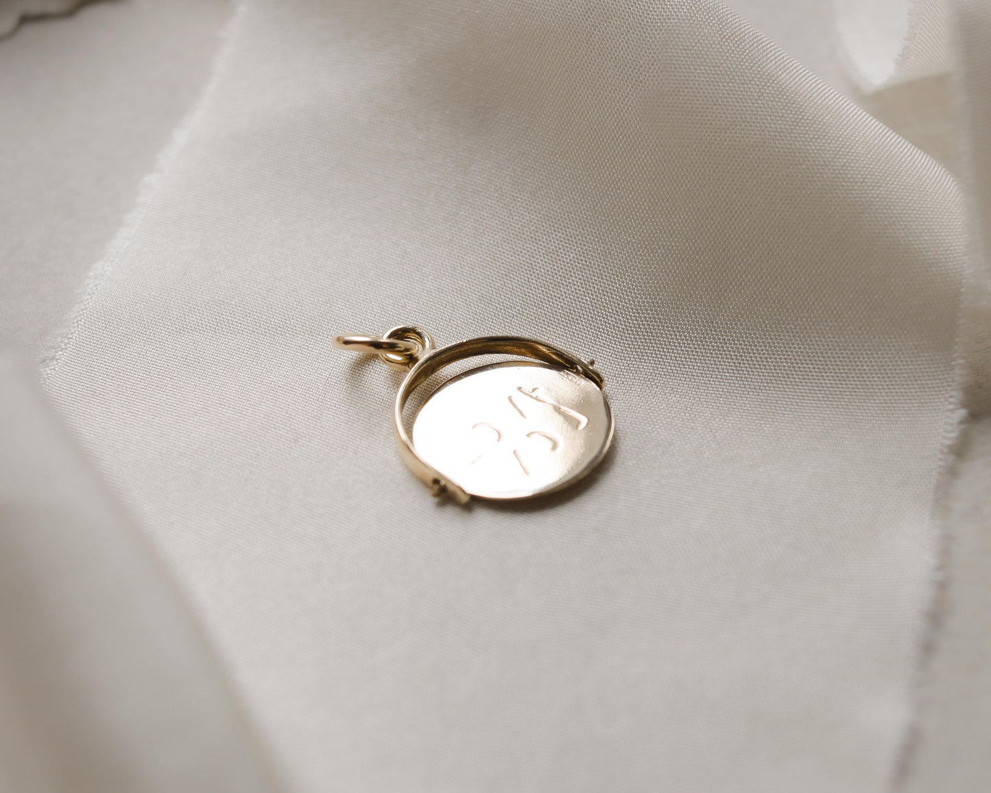 9ct gold I Love You spinner pendant