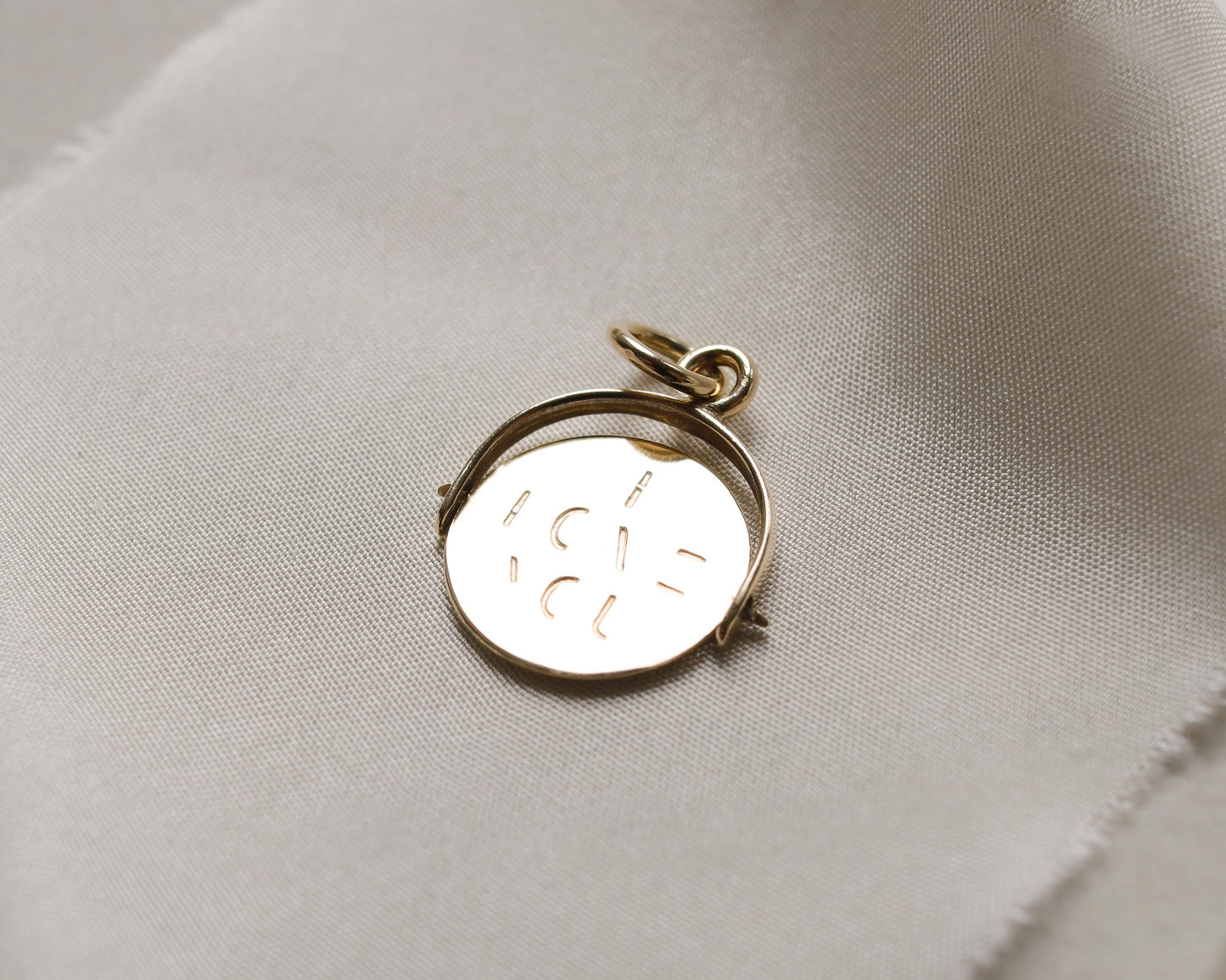 9ct gold I Love You spinner pendant