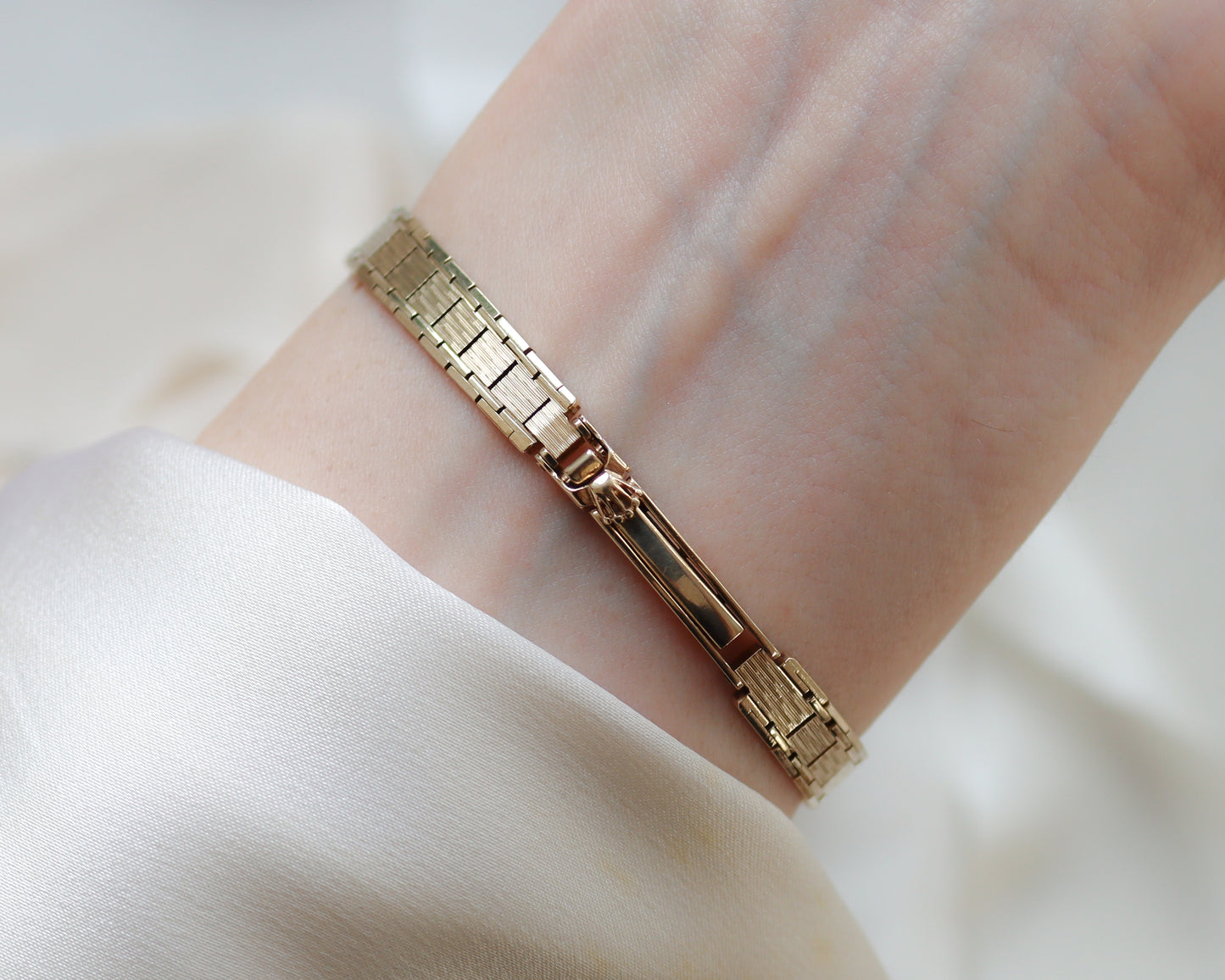 Rolex precision wrist watch in 9ct gold from 1964