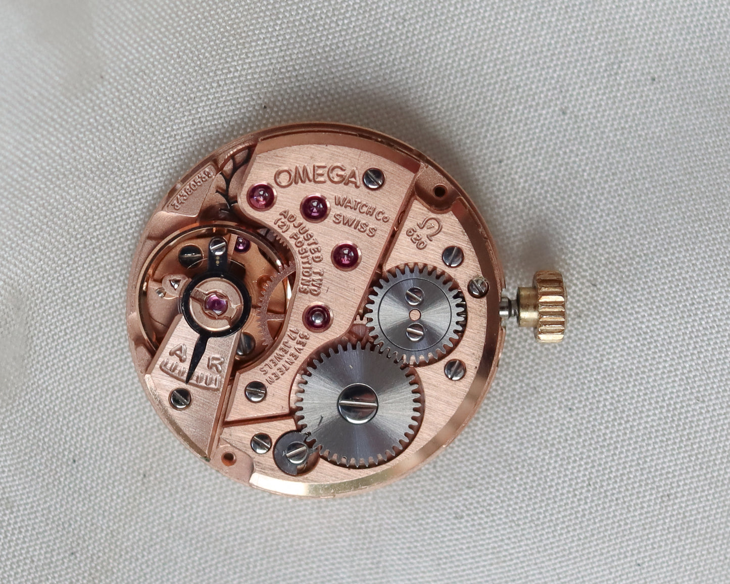 Beautiful 9ct gold Omega manual 625 watch from 1973