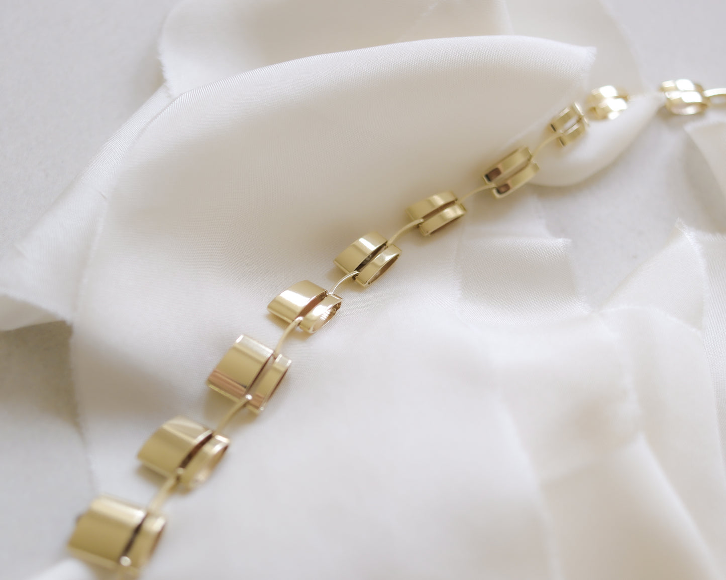 9ct yellow gold graduated fancy link necklace