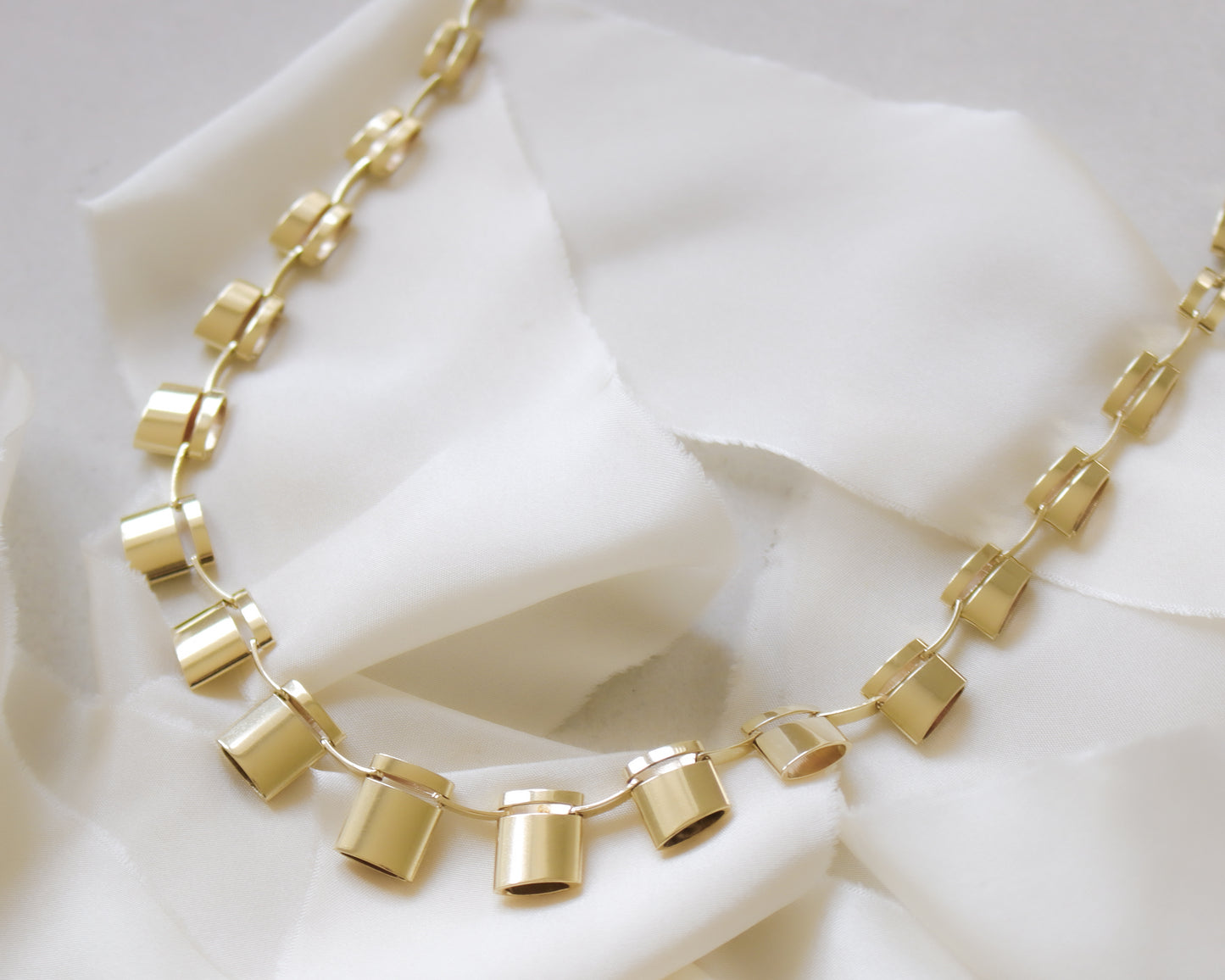 9ct yellow gold graduated fancy link necklace