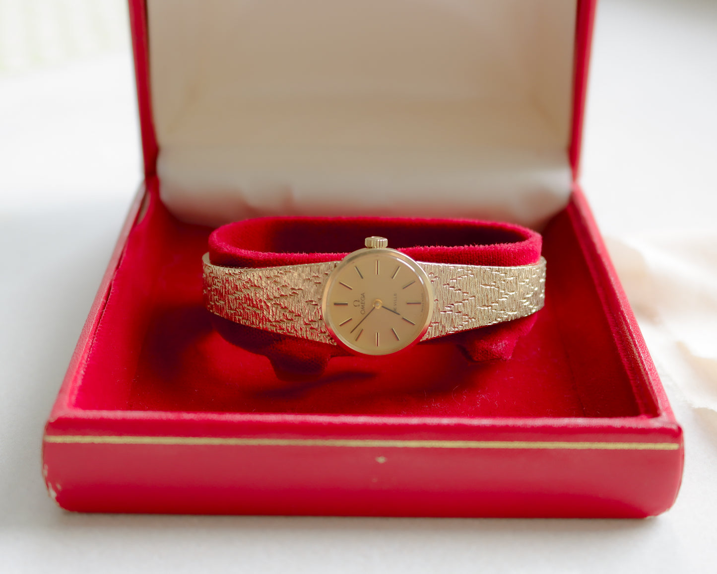 Deposit Mint condition 9ct gold Omega De Ville