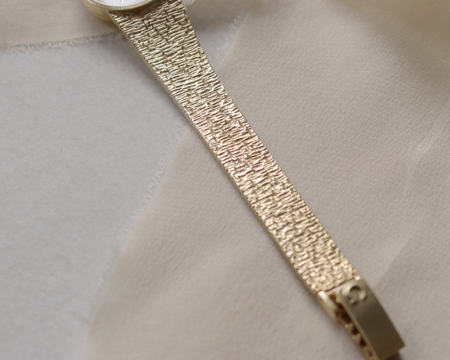 Deposit Mint condition 9ct gold Omega De Ville
