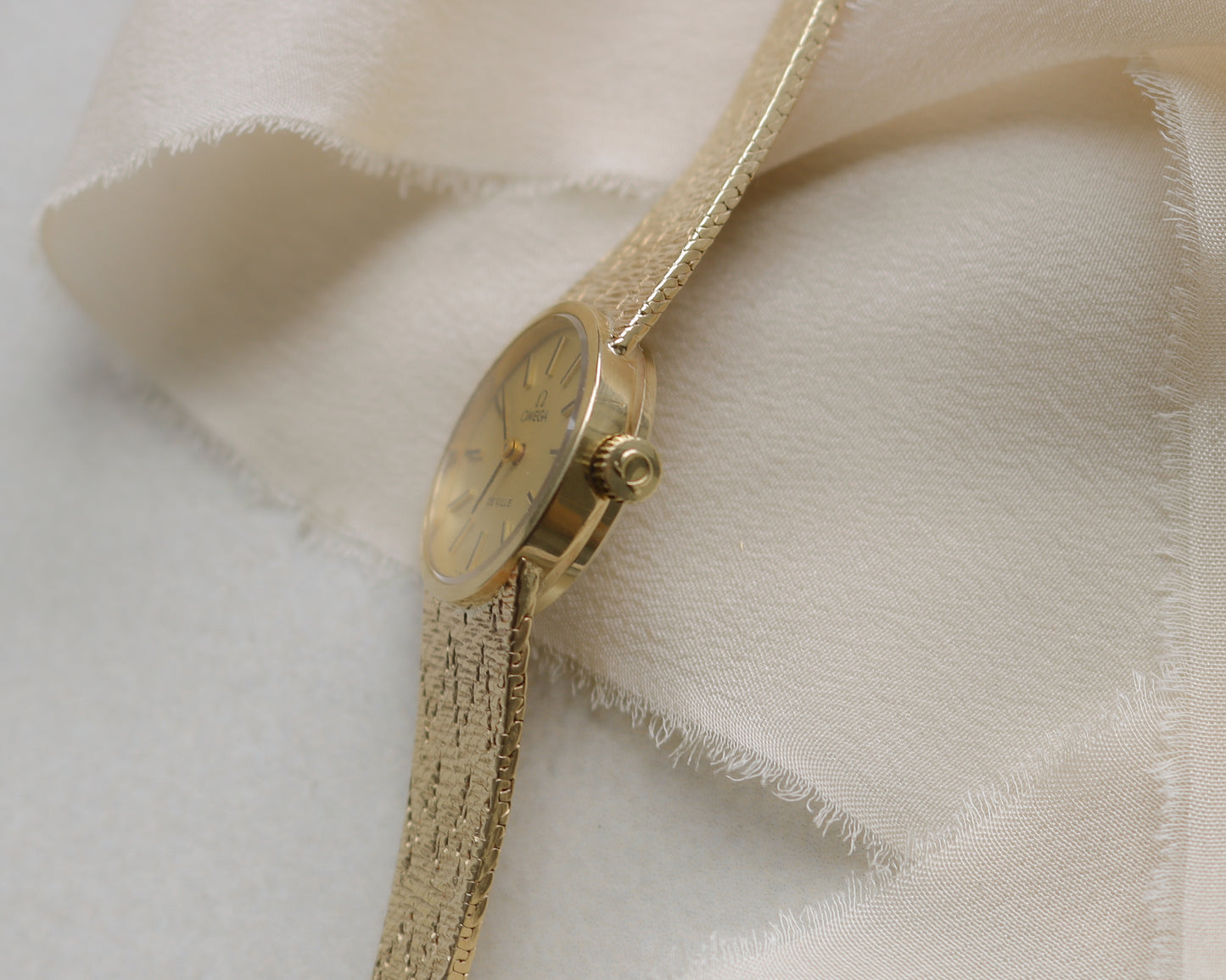 Deposit Mint condition 9ct gold Omega De Ville