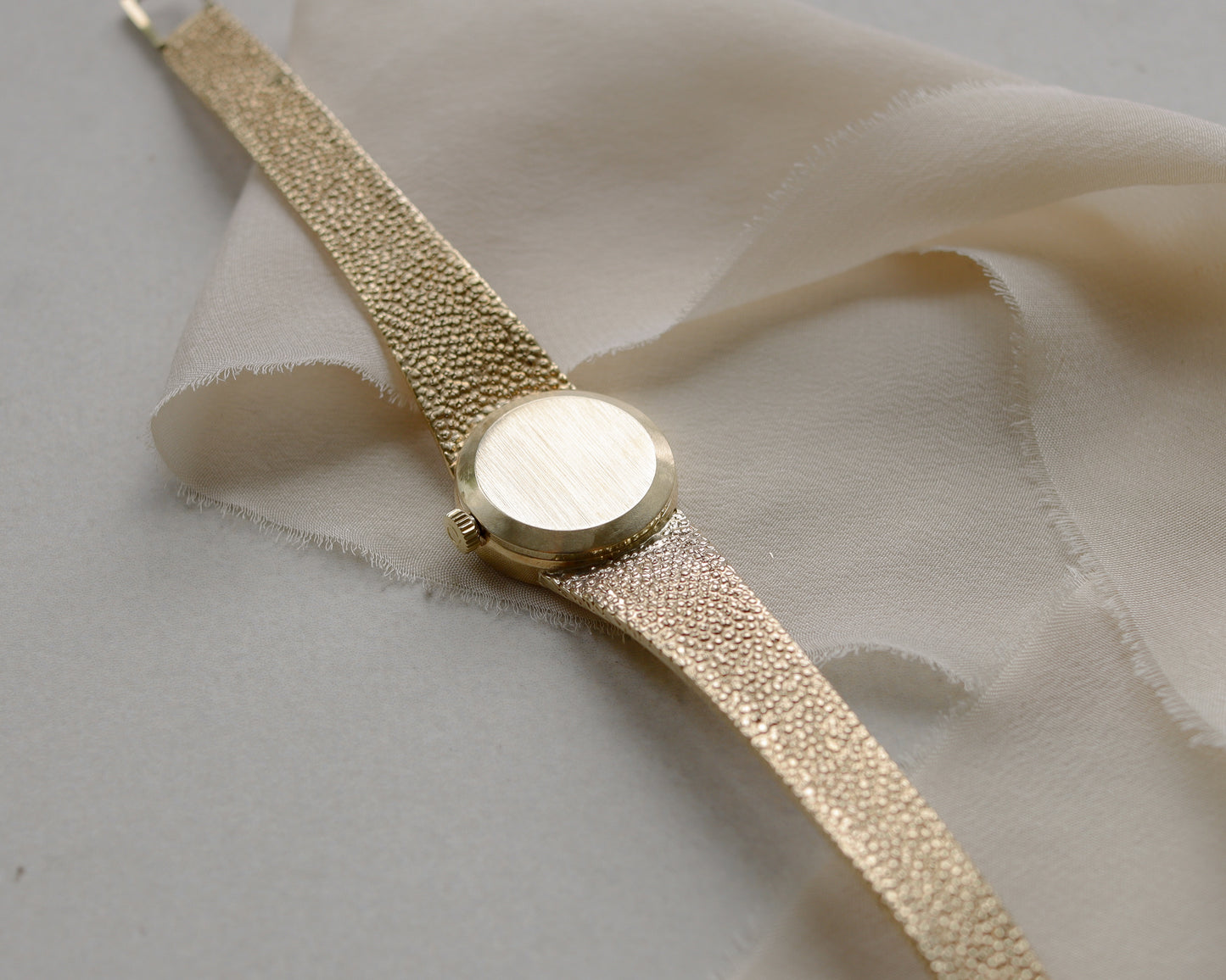 Deposit Mint condition 9ct gold Omega De Ville