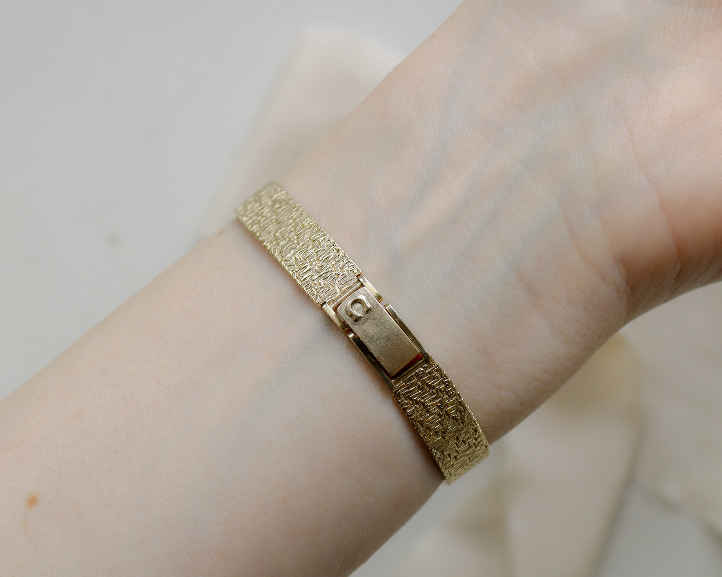 Deposit Mint condition 9ct gold Omega De Ville