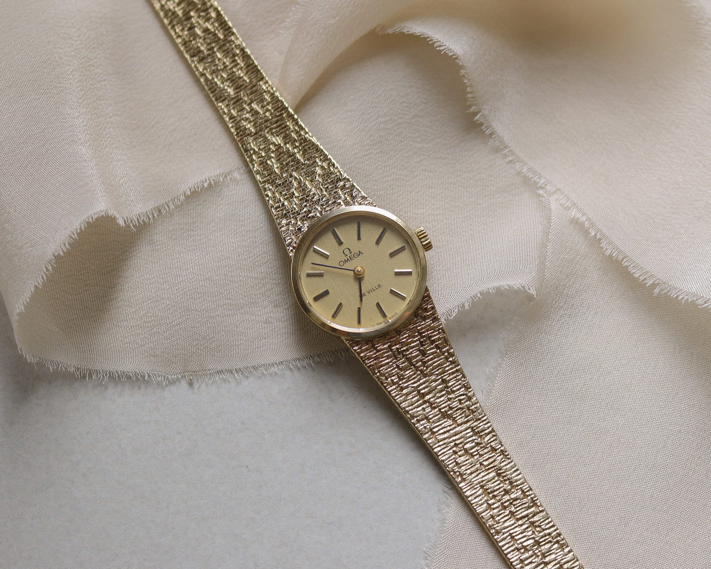 Deposit Mint condition 9ct gold Omega De Ville