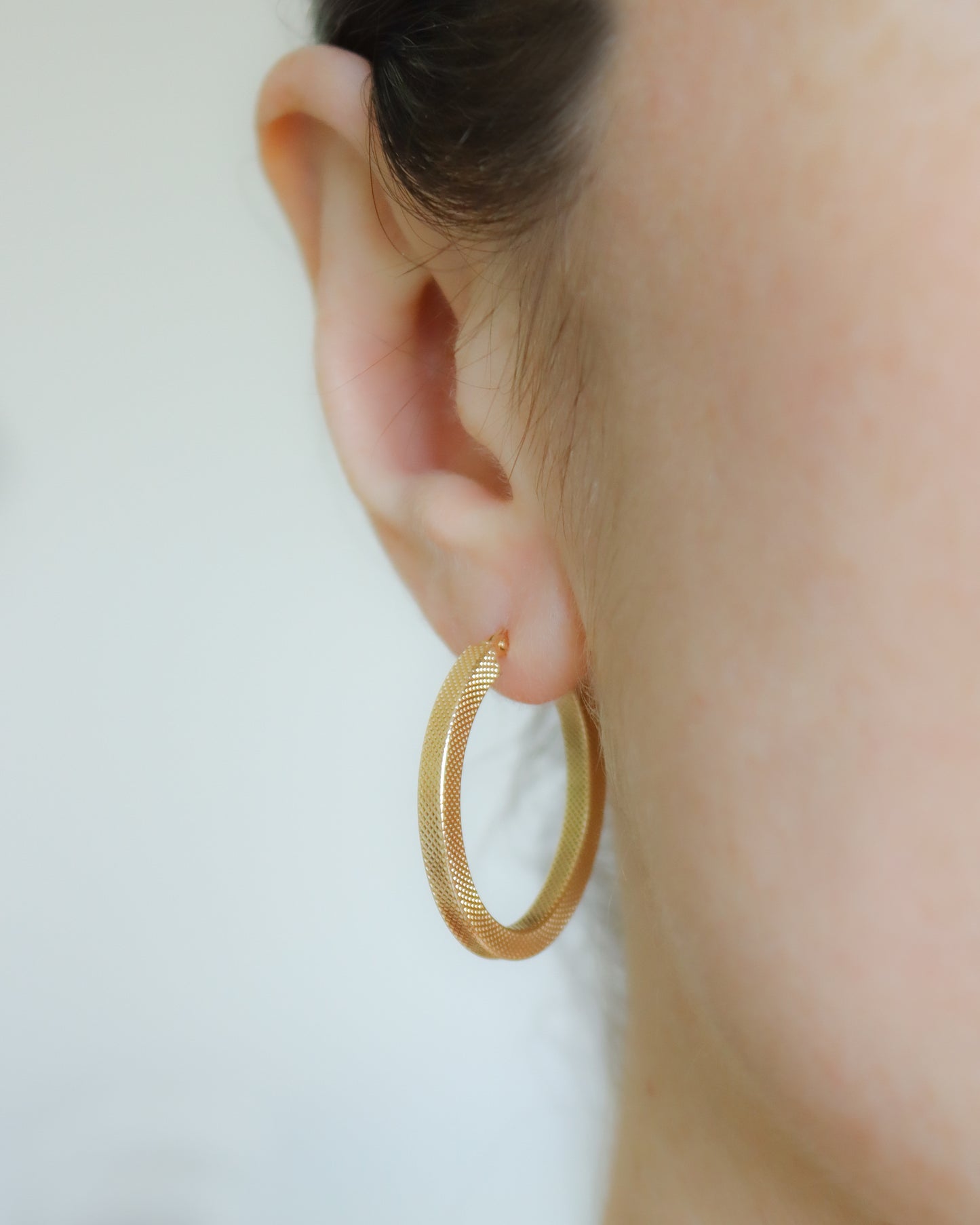 Elegant Vintage 9ct Gold Oval Hoop Earrings by UNOAERRE